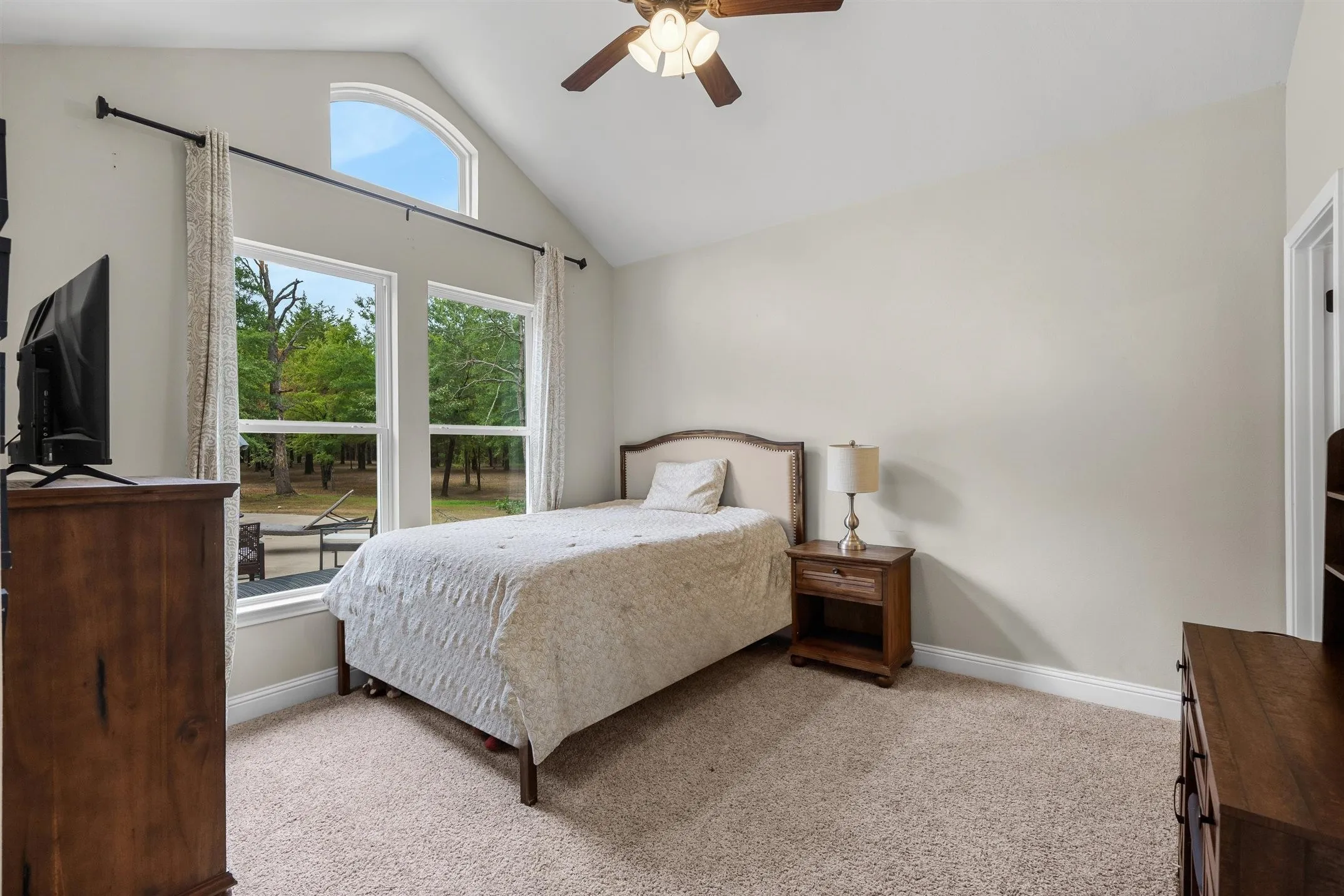 Single Family Residence For Sale in Van Zandt County , 11088 State Highway 19, Edgewood, Texas 75117, 4 Bedrooms, 3 Bathrooms, 2 Garage spaces, 3,520 Sqft, built in 2016, Price $1,200,000, mls#21336477, Real Estate Agent in Edgewood, Homes For Sale in Van Zandt county, Homes For Sale in Edgewood, Realtor in Edgewood Texas, Real Estate Brokerage Independent Realty Texas, Luminita Cordes Realtor