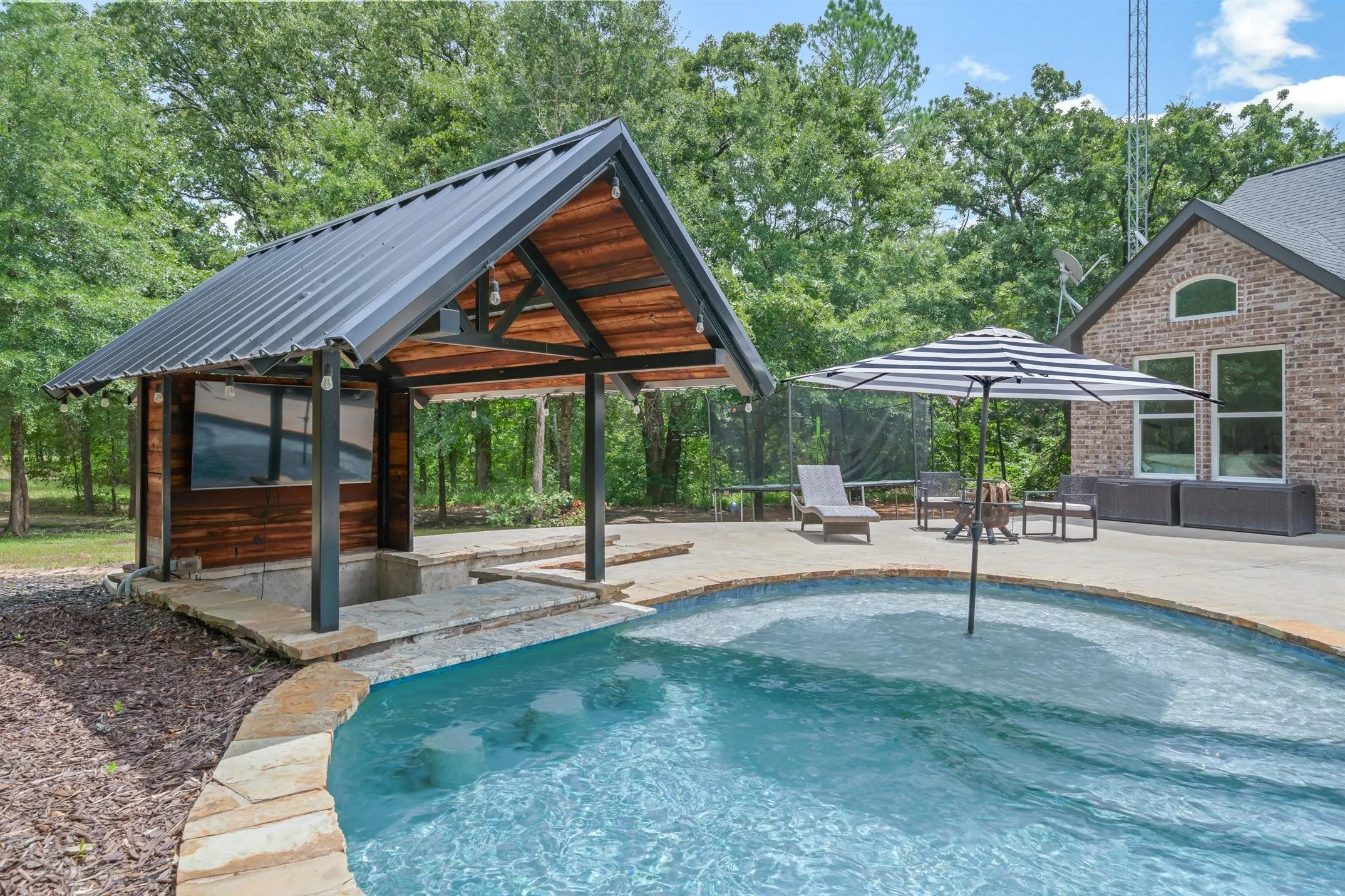 Single Family Residence For Sale in Van Zandt County , 11088 State Highway 19, Edgewood, Texas 75117, 4 Bedrooms, 3 Bathrooms, 2 Garage spaces, 3,520 Sqft, built in 2016, Price $1,200,000, mls#21336477, Real Estate Agent in Edgewood, Homes For Sale in Van Zandt county, Homes For Sale in Edgewood, Realtor in Edgewood Texas, Real Estate Brokerage Independent Realty Texas, Luminita Cordes Realtor