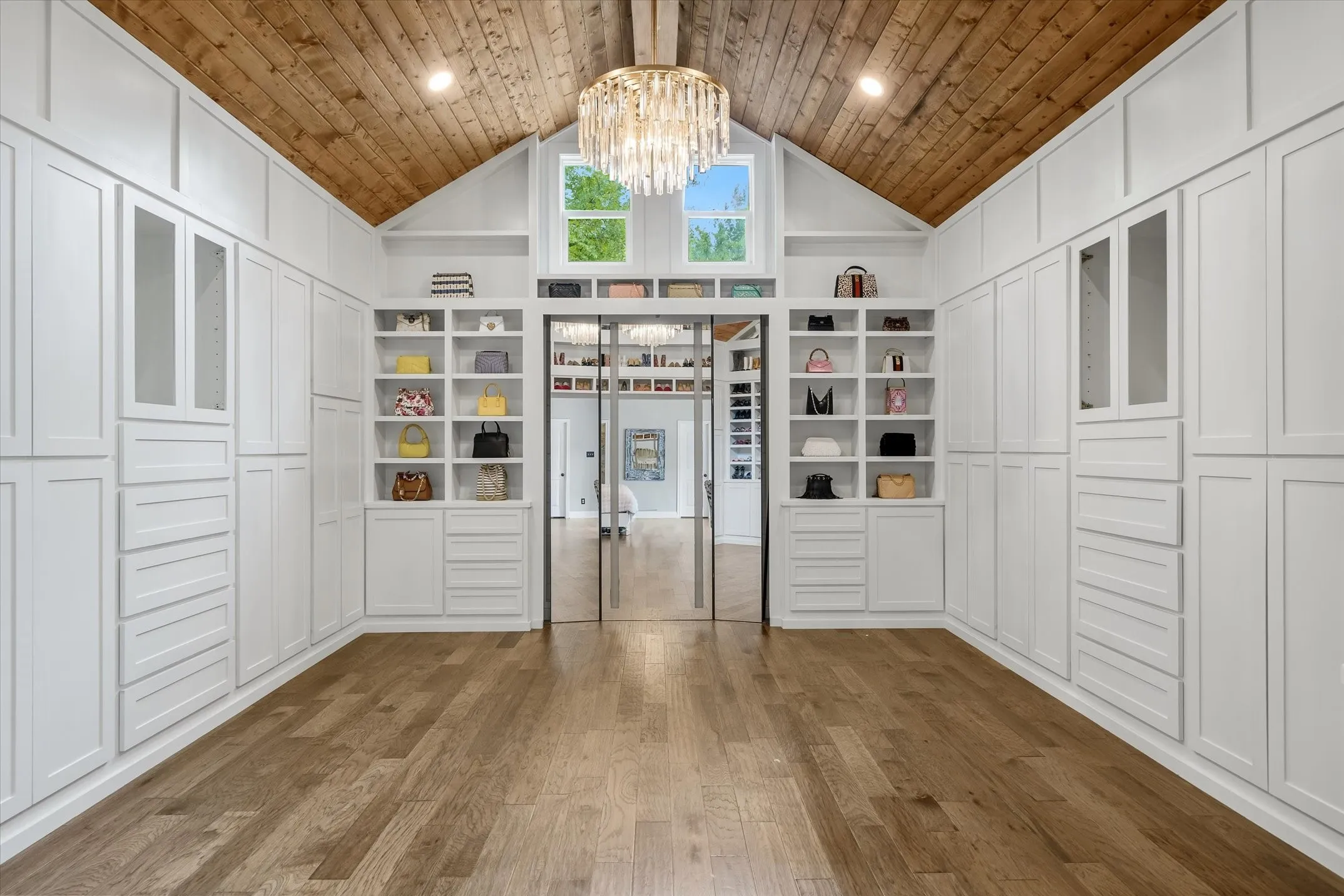 Single Family Residence For Sale in Van Zandt County , 11088 State Highway 19, Edgewood, Texas 75117, 4 Bedrooms, 3 Bathrooms, 2 Garage spaces, 3,520 Sqft, built in 2016, Price $1,200,000, mls#21336477, Real Estate Agent in Edgewood, Homes For Sale in Van Zandt county, Homes For Sale in Edgewood, Realtor in Edgewood Texas, Real Estate Brokerage Independent Realty Texas, Luminita Cordes Realtor