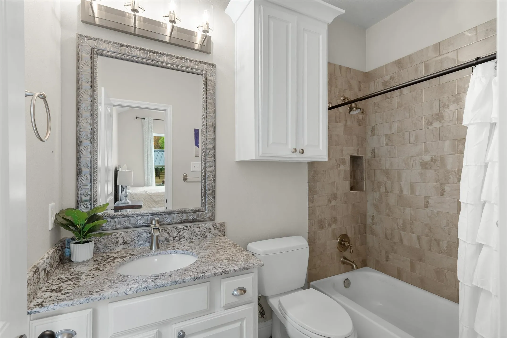 Single Family Residence For Sale in Van Zandt County , 11088 State Highway 19, Edgewood, Texas 75117, 4 Bedrooms, 3 Bathrooms, 2 Garage spaces, 3,520 Sqft, built in 2016, Price $1,200,000, mls#21336477, Real Estate Agent in Edgewood, Homes For Sale in Van Zandt county, Homes For Sale in Edgewood, Realtor in Edgewood Texas, Real Estate Brokerage Independent Realty Texas, Luminita Cordes Realtor