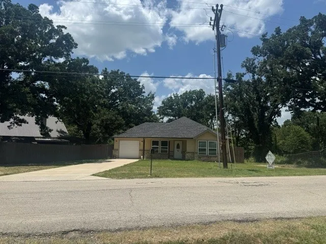 Single Family Residence For Sale in Hunt County , 301 Indian Oaks Trail, West Tawakoni, Texas 75474, 3 Bedrooms, 2 Bathrooms, 1 Garage spaces, 1,220 Sqft, built in 2022, Price $199,000, mls#21336426, Real Estate Agent in West Tawakoni, Homes For Sale in Hunt county, Homes For Sale in West Tawakoni, Realtor in West Tawakoni Texas, Real Estate Brokerage Independent Realty Texas, Luminita Cordes Realtor
