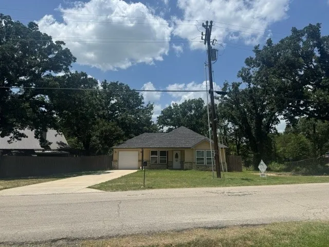 Single Family Residence For Sale in Hunt County , 301 Indian Oaks Trail, West Tawakoni, Texas 75474, 3 Bedrooms, 2 Bathrooms, 1 Garage spaces, 1,220 Sqft, built in 2022, Price $199,000, mls#21336426, Real Estate Agent in West Tawakoni, Homes For Sale in Hunt county, Homes For Sale in West Tawakoni, Realtor in West Tawakoni Texas, Real Estate Brokerage Independent Realty Texas, Luminita Cordes Realtor