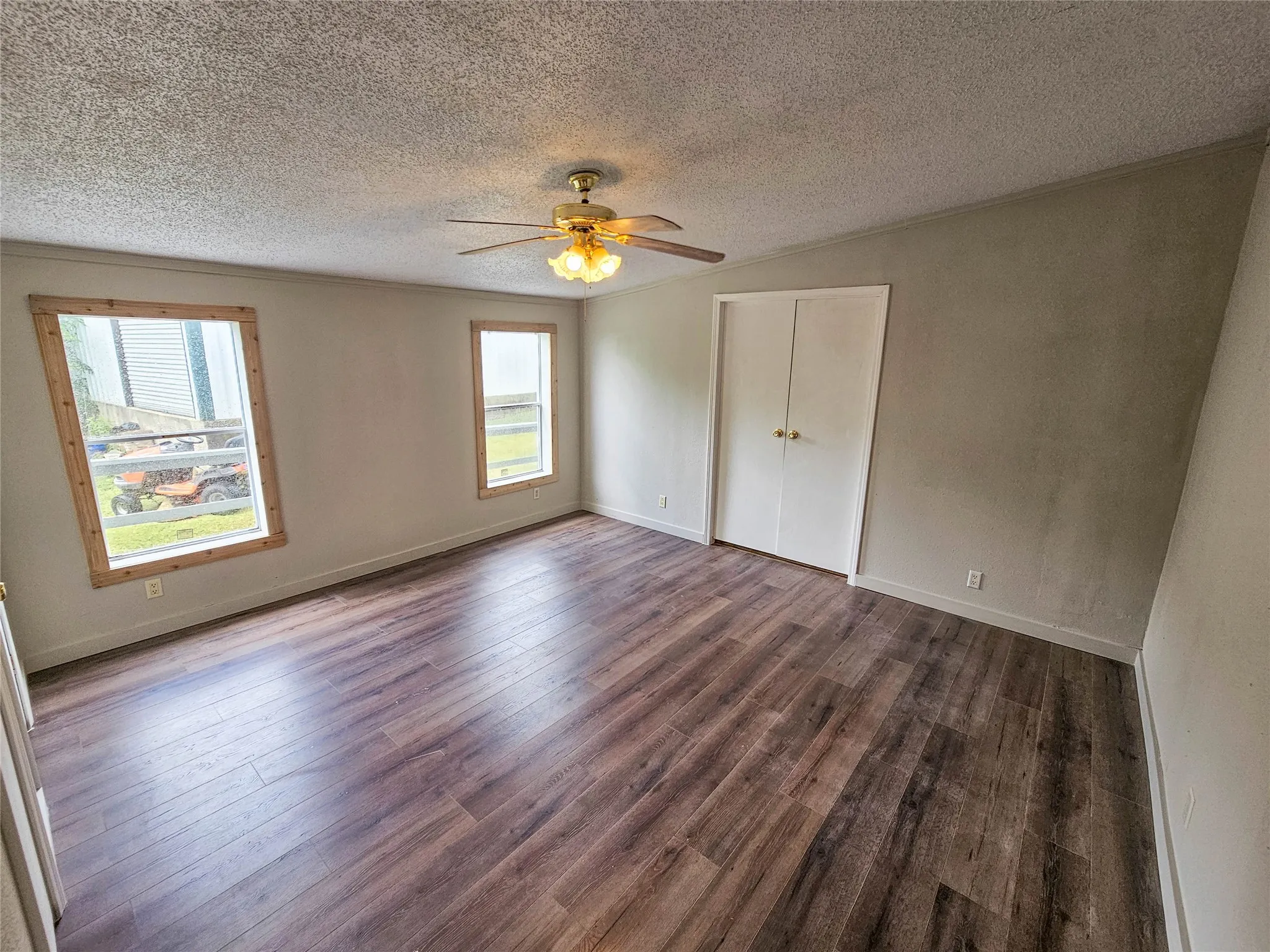 Mobile Home For Sale in Wise County , 372 Meadow Pond Court, Runaway Bay, Texas 76426, 3 Bedroom, 2 Bathroom, Garage spaces, 1,984 Sqft, built in 2005, mls#21336500, Real Estate Agent in Runaway Bay, Homes For Sale in Wise county, Homes For Sale in Runaway Bay, Realtor in Runaway Bay Texas, Real Estate Brokerage Independent Realty Texas, Luminita Cordes Realtor