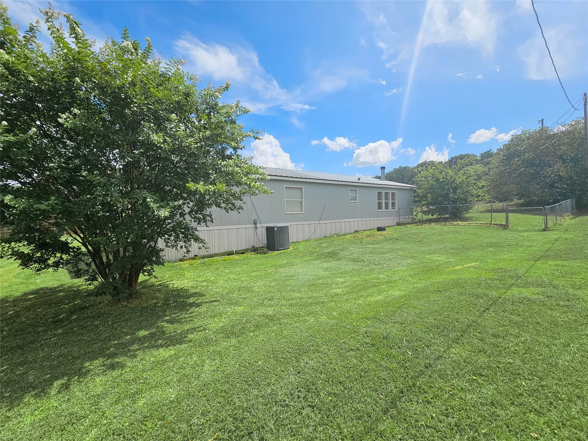 Mobile Home For Sale in Wise County , 372 Meadow Pond Court, Runaway Bay, Texas 76426, 3 Bedroom, 2 Bathroom, Garage spaces, 1,984 Sqft, built in 2005, mls#21336500, Real Estate Agent in Runaway Bay, Homes For Sale in Wise county, Homes For Sale in Runaway Bay, Realtor in Runaway Bay Texas, Real Estate Brokerage Independent Realty Texas, Luminita Cordes Realtor