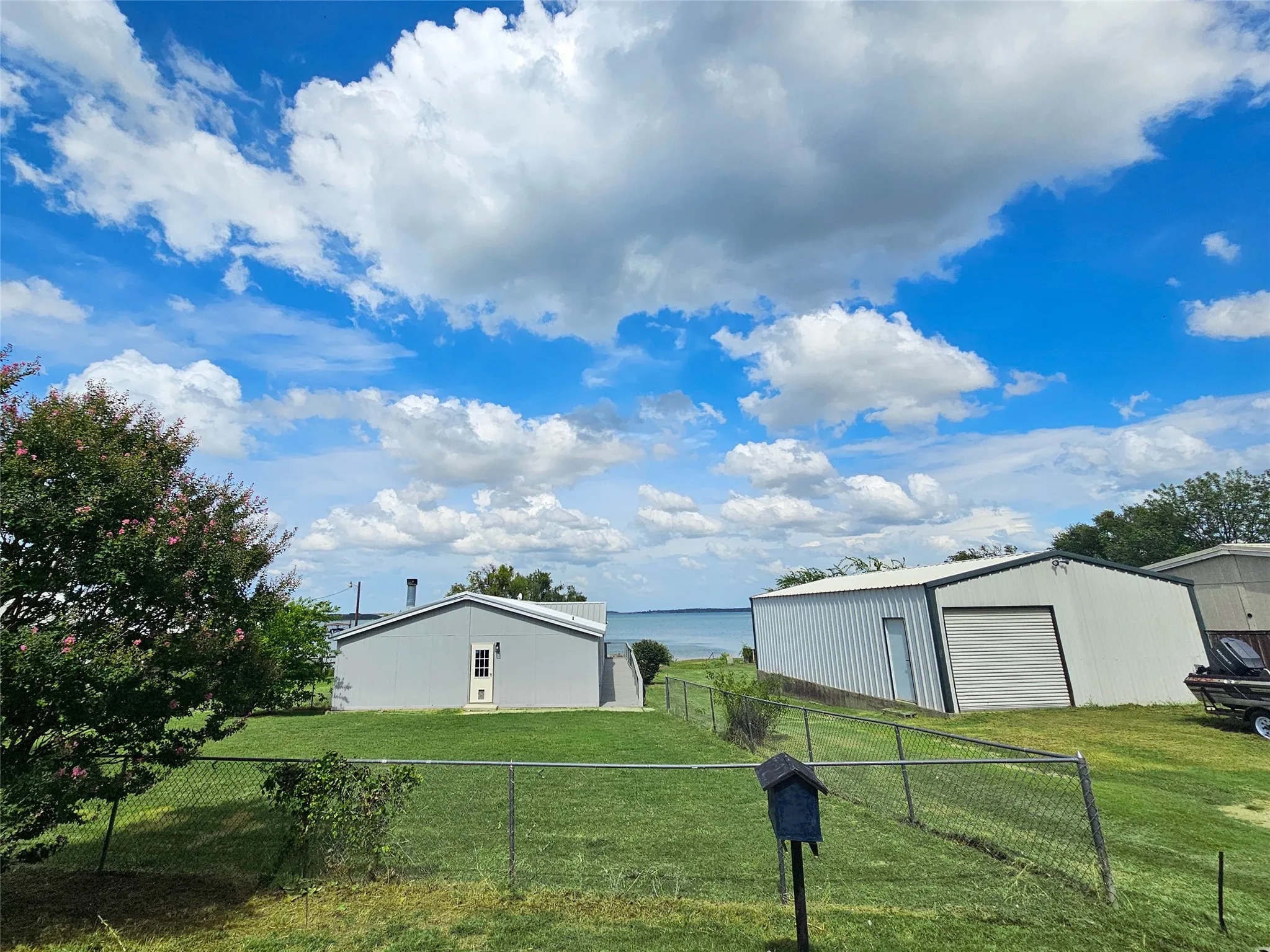 Mobile Home For Sale in Wise County , 372 Meadow Pond Court, Runaway Bay, Texas 76426, 3 Bedroom, 2 Bathroom, Garage spaces, 1,984 Sqft, built in 2005, mls#21336500, Real Estate Agent in Runaway Bay, Homes For Sale in Wise county, Homes For Sale in Runaway Bay, Realtor in Runaway Bay Texas, Real Estate Brokerage Independent Realty Texas, Luminita Cordes Realtor