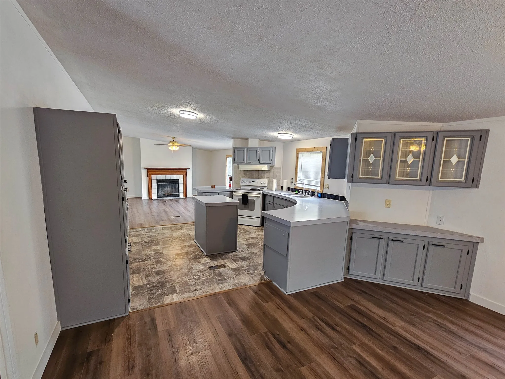 Mobile Home For Sale in Wise County , 372 Meadow Pond Court, Runaway Bay, Texas 76426, 3 Bedroom, 2 Bathroom, Garage spaces, 1,984 Sqft, built in 2005, mls#21336500, Real Estate Agent in Runaway Bay, Homes For Sale in Wise county, Homes For Sale in Runaway Bay, Realtor in Runaway Bay Texas, Real Estate Brokerage Independent Realty Texas, Luminita Cordes Realtor