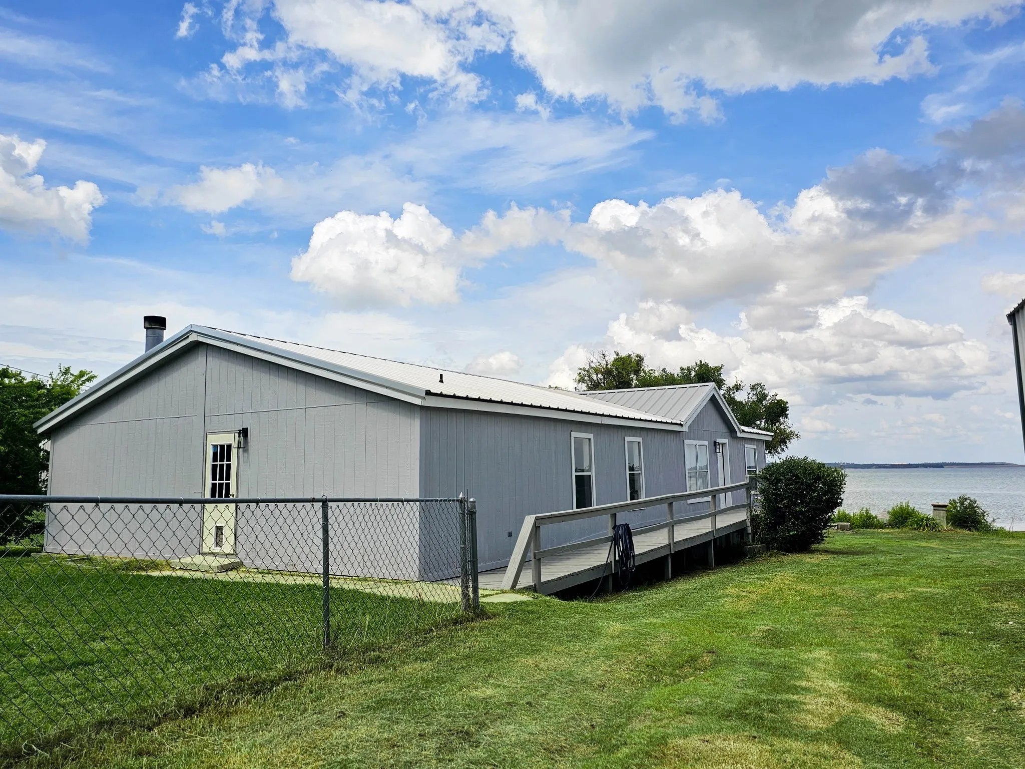 Mobile Home For Sale in Wise County , 372 Meadow Pond Court, Runaway Bay, Texas 76426, 3 Bedroom, 2 Bathroom, Garage spaces, 1,984 Sqft, built in 2005, mls#21336500, Real Estate Agent in Runaway Bay, Homes For Sale in Wise county, Homes For Sale in Runaway Bay, Realtor in Runaway Bay Texas, Real Estate Brokerage Independent Realty Texas, Luminita Cordes Realtor