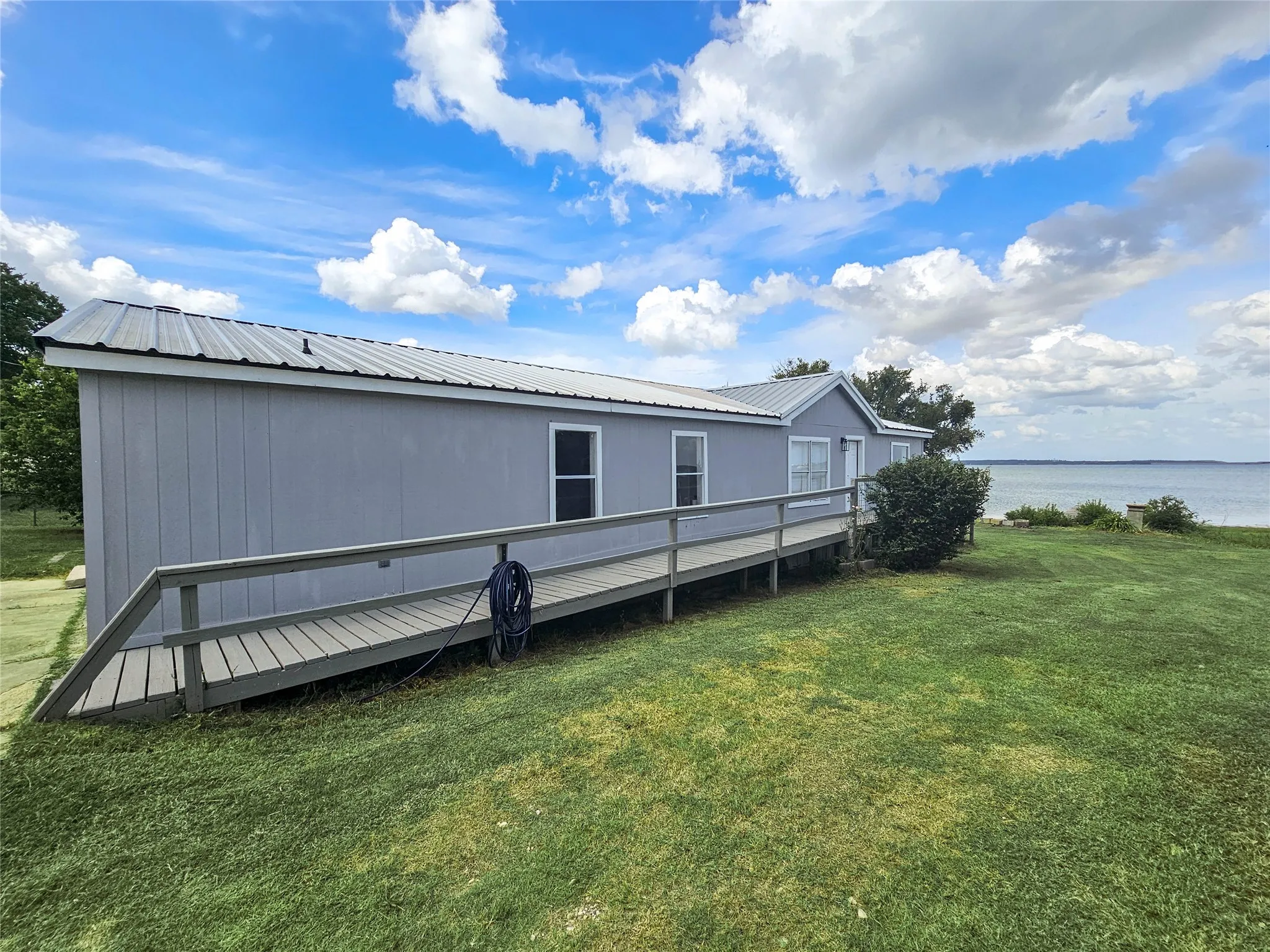 Mobile Home For Sale in Wise County , 372 Meadow Pond Court, Runaway Bay, Texas 76426, 3 Bedroom, 2 Bathroom, Garage spaces, 1,984 Sqft, built in 2005, mls#21336500, Real Estate Agent in Runaway Bay, Homes For Sale in Wise county, Homes For Sale in Runaway Bay, Realtor in Runaway Bay Texas, Real Estate Brokerage Independent Realty Texas, Luminita Cordes Realtor