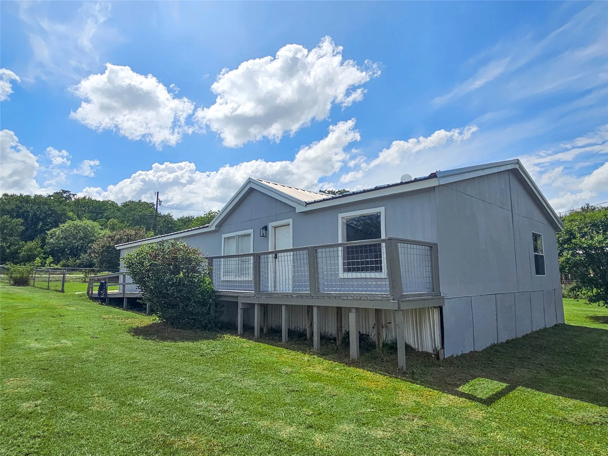 Mobile Home For Sale in Wise County , 372 Meadow Pond Court, Runaway Bay, Texas 76426, 3 Bedroom, 2 Bathroom, Garage spaces, 1,984 Sqft, built in 2005, mls#21336500, Real Estate Agent in Runaway Bay, Homes For Sale in Wise county, Homes For Sale in Runaway Bay, Realtor in Runaway Bay Texas, Real Estate Brokerage Independent Realty Texas, Luminita Cordes Realtor