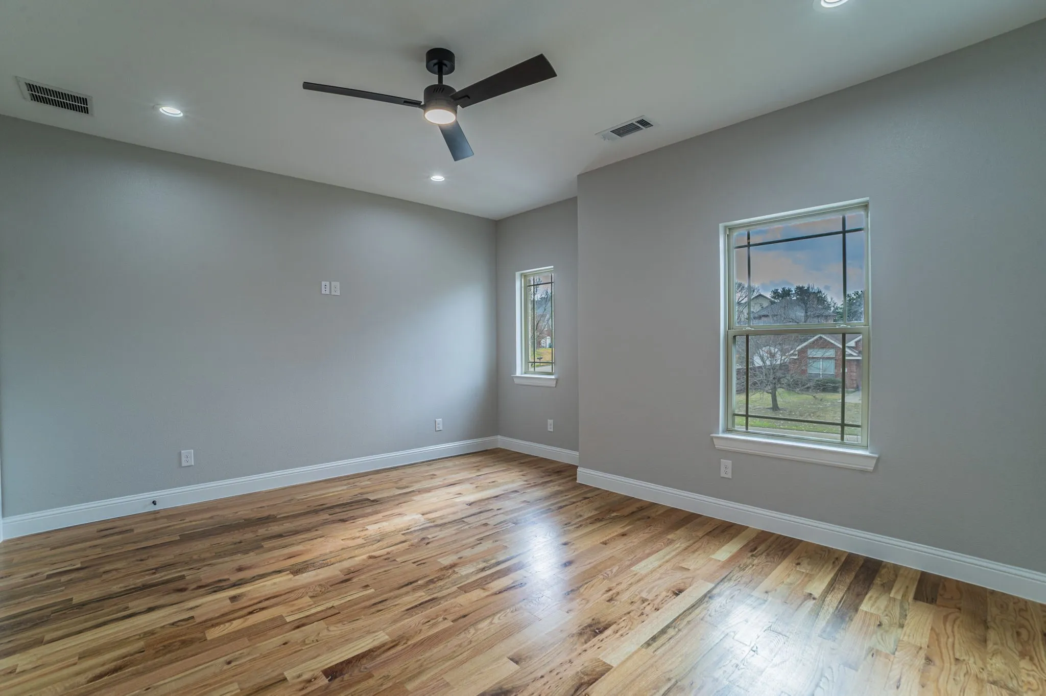 Single Family Residence For Sale in Dallas County , 8319 Deep Green Drive, Dallas, Texas 75249, 4 Bedroom, 4 Bathroom, 2 Garage spaces, 2,623 Sqft, built in 2025, mls#21336505, Real Estate Agent in Dallas, Homes For Sale in Dallas county, Homes For Sale in Dallas, Realtor in Dallas Texas, Real Estate Brokerage Independent Realty Texas, Luminita Cordes Realtor