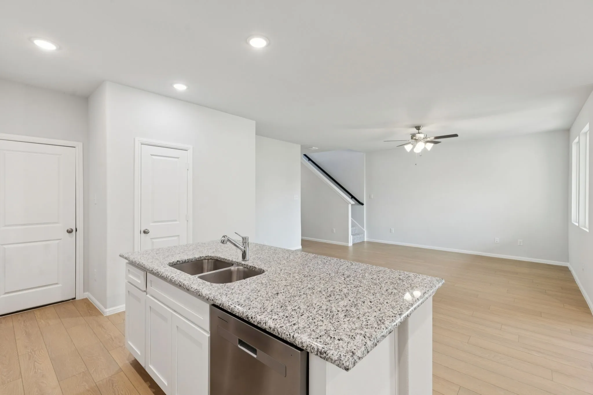 Single Family Residence For Sale in Collin County , 740 Santa Lucia Drive, Anna, Texas 75409, 3 Bedroom, 3 Bathroom, 2 Garage spaces, 1,777 Sqft, built in 2024, mls#21336510, Real Estate Agent in Anna, Homes For Sale in Collin county, Homes For Sale in Anna, Realtor in Anna Texas, Real Estate Brokerage Independent Realty Texas, Luminita Cordes Realtor