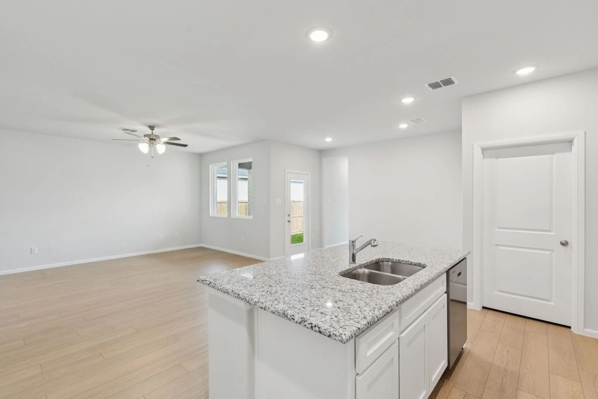 Single Family Residence For Sale in Collin County , 740 Santa Lucia Drive, Anna, Texas 75409, 3 Bedroom, 3 Bathroom, 2 Garage spaces, 1,777 Sqft, built in 2024, mls#21336510, Real Estate Agent in Anna, Homes For Sale in Collin county, Homes For Sale in Anna, Realtor in Anna Texas, Real Estate Brokerage Independent Realty Texas, Luminita Cordes Realtor
