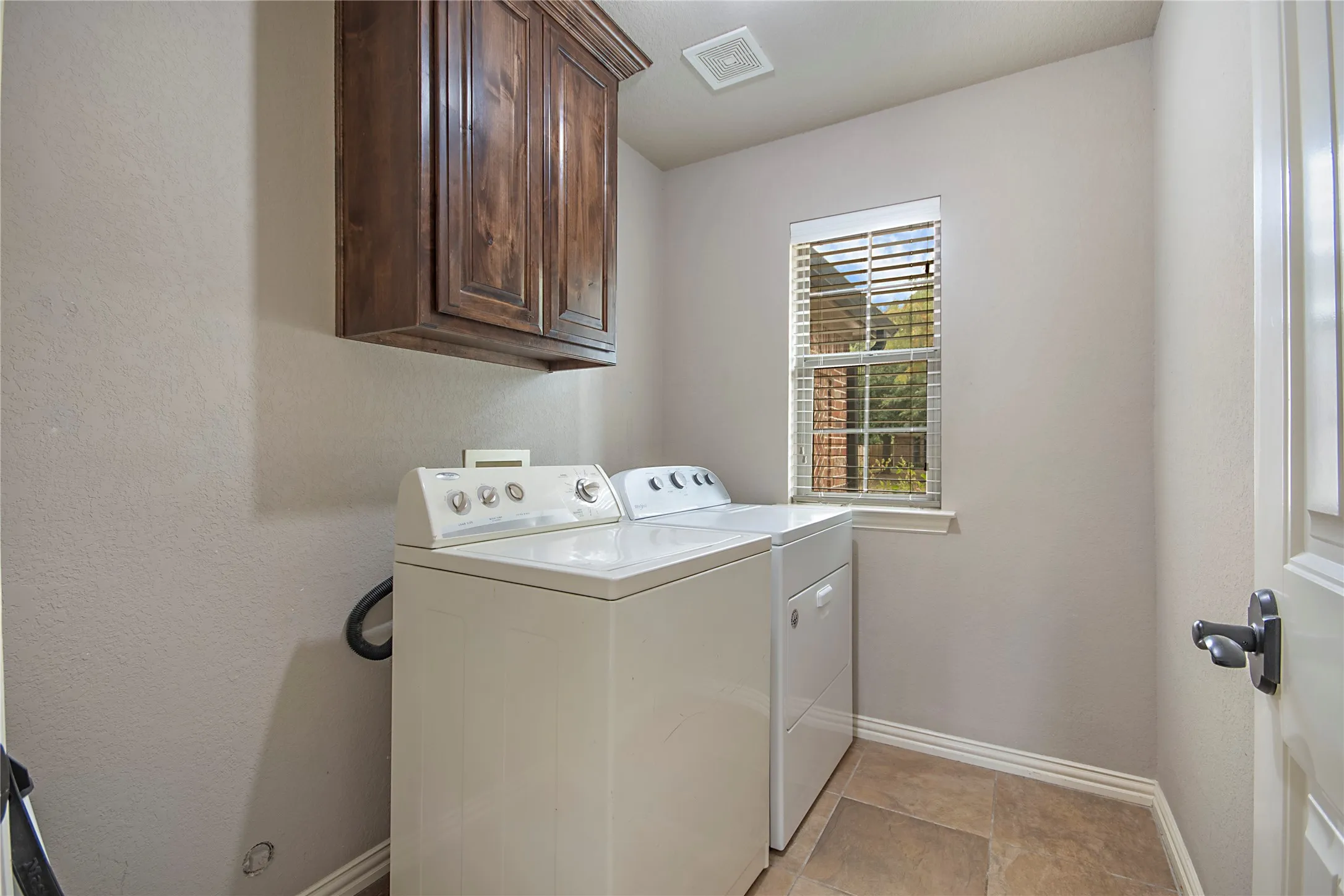 Single Family Residence For Sale in Denton County , 2505 Wichita Trail, Sanger, Texas 76266, 4 Bedroom, 3 Bathroom, 2 Garage spaces, 2,192 Sqft, built in 2008, mls#21336518, Real Estate Agent in Sanger, Homes For Sale in Denton county, Homes For Sale in Sanger, Realtor in Sanger Texas, Real Estate Brokerage Independent Realty Texas, Luminita Cordes Realtor