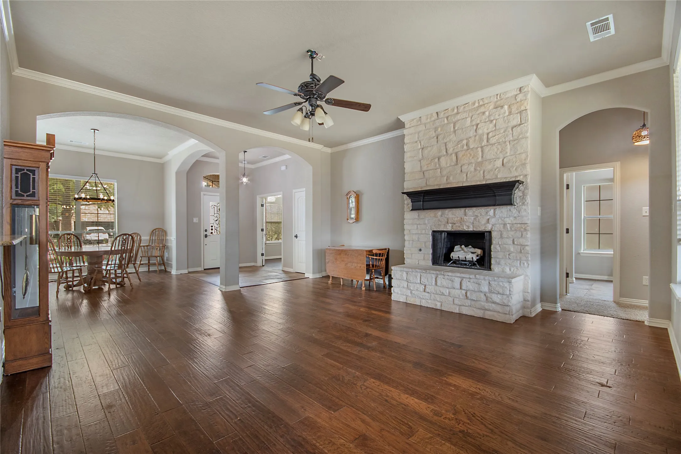 Single Family Residence For Sale in Denton County , 2505 Wichita Trail, Sanger, Texas 76266, 4 Bedroom, 3 Bathroom, 2 Garage spaces, 2,192 Sqft, built in 2008, mls#21336518, Real Estate Agent in Sanger, Homes For Sale in Denton county, Homes For Sale in Sanger, Realtor in Sanger Texas, Real Estate Brokerage Independent Realty Texas, Luminita Cordes Realtor