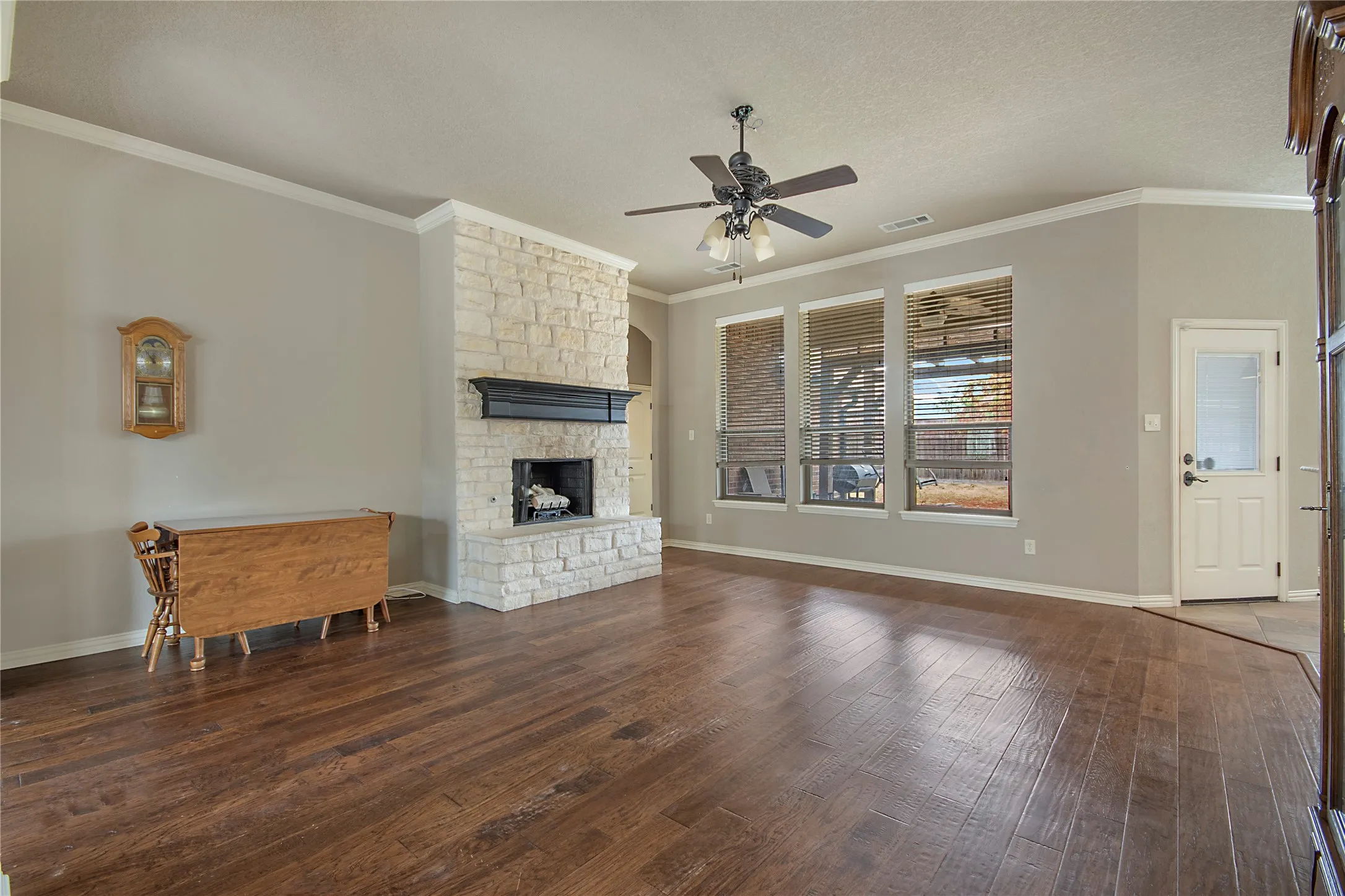 Single Family Residence For Sale in Denton County , 2505 Wichita Trail, Sanger, Texas 76266, 4 Bedroom, 3 Bathroom, 2 Garage spaces, 2,192 Sqft, built in 2008, mls#21336518, Real Estate Agent in Sanger, Homes For Sale in Denton county, Homes For Sale in Sanger, Realtor in Sanger Texas, Real Estate Brokerage Independent Realty Texas, Luminita Cordes Realtor