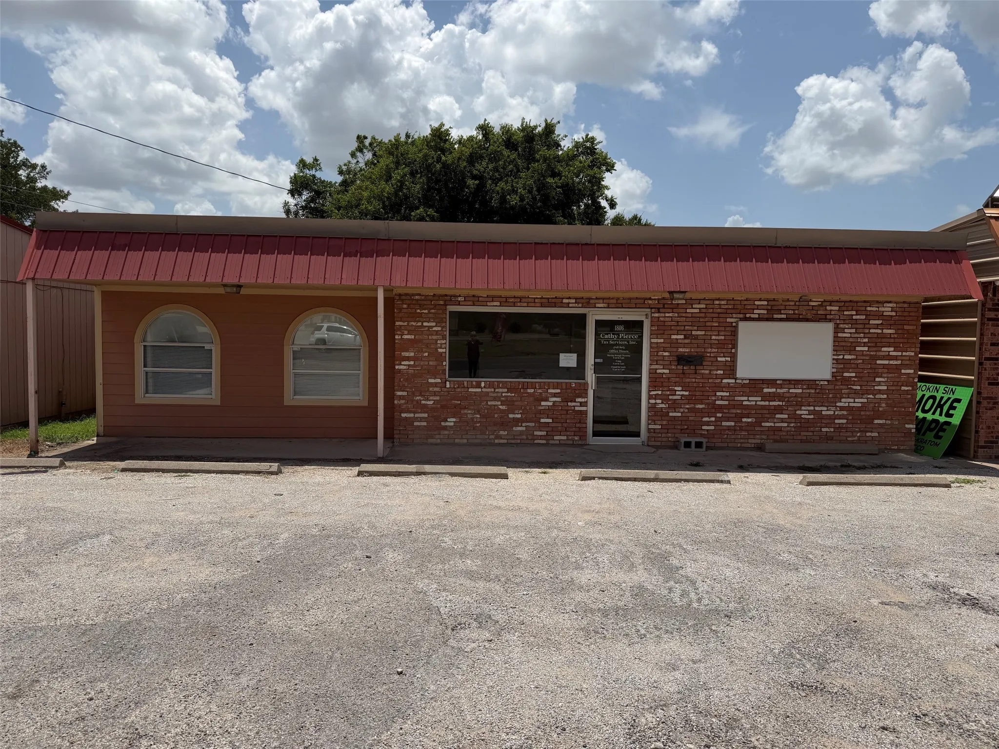 Office For Sale in Young County , 1806 State Highway 16 S, Graham, Texas 76450, 0, 0, Garage spaces, 0 Sqft, built in 1980, Price $195,000, mls#21336432, Real Estate Agent in Graham, Homes For Sale in Young county, Homes For Sale in Graham, Realtor in Graham Texas, Real Estate Brokerage Independent Realty Texas, Luminita Cordes Realtor