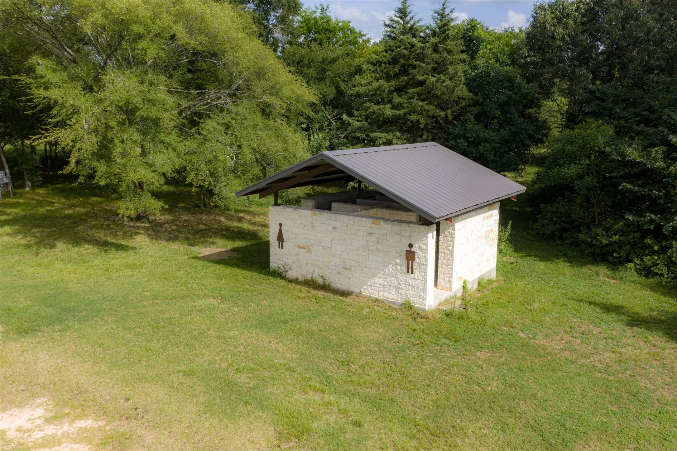 Farm For Sale in Henderson County , 13053 County Road 3806 3805, Murchison, Texas 75778, 6 Bedrooms, 5 Bathrooms, 3 Garage spaces, 3,482 Sqft, built in 1984, Price $2,325,000, mls#21336528, Real Estate Agent in Murchison, Homes For Sale in Henderson county, Homes For Sale in Murchison, Realtor in Murchison Texas, Real Estate Brokerage Independent Realty Texas, Luminita Cordes Realtor