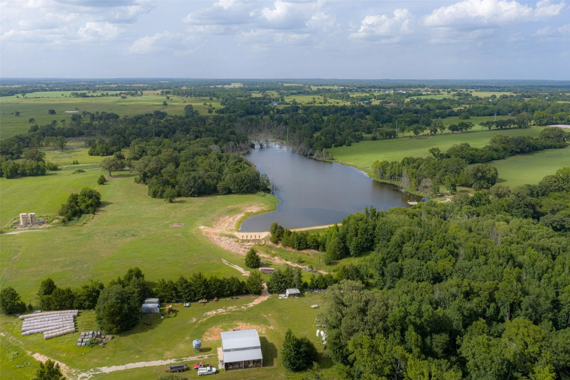 Farm For Sale in Henderson County , 13053 County Road 3806 3805, Murchison, Texas 75778, 6 Bedrooms, 5 Bathrooms, 3 Garage spaces, 3,482 Sqft, built in 1984, Price $2,325,000, mls#21336528, Real Estate Agent in Murchison, Homes For Sale in Henderson county, Homes For Sale in Murchison, Realtor in Murchison Texas, Real Estate Brokerage Independent Realty Texas, Luminita Cordes Realtor
