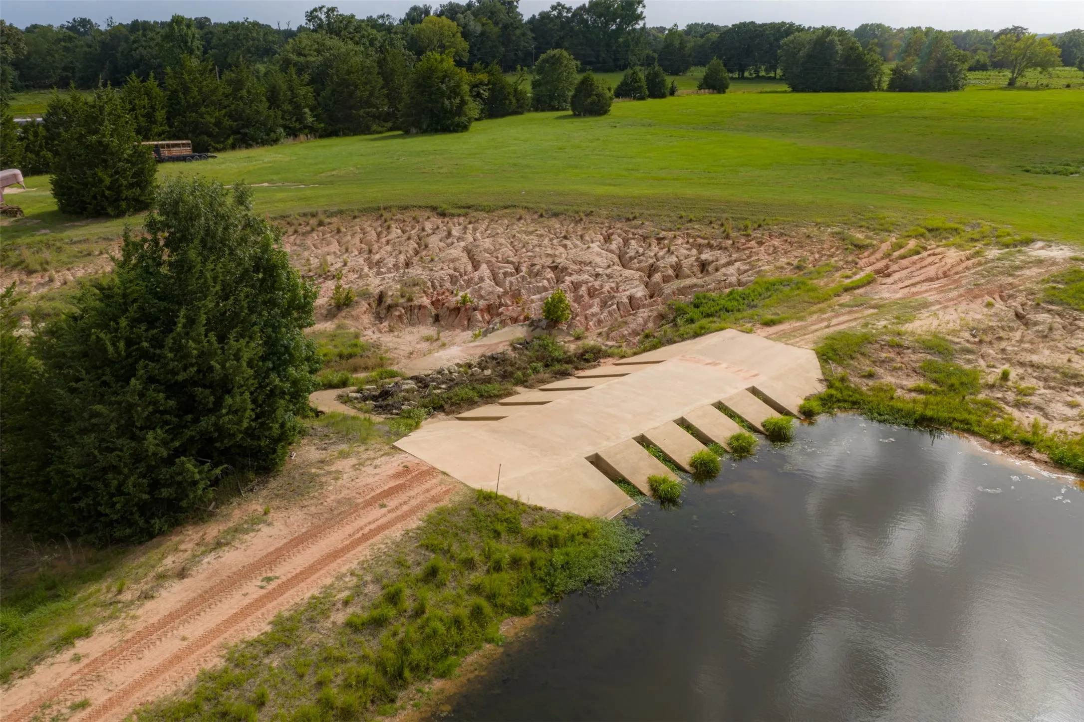 Farm For Sale in Henderson County , 13053 County Road 3806 3805, Murchison, Texas 75778, 6 Bedrooms, 5 Bathrooms, 3 Garage spaces, 3,482 Sqft, built in 1984, Price $2,325,000, mls#21336528, Real Estate Agent in Murchison, Homes For Sale in Henderson county, Homes For Sale in Murchison, Realtor in Murchison Texas, Real Estate Brokerage Independent Realty Texas, Luminita Cordes Realtor