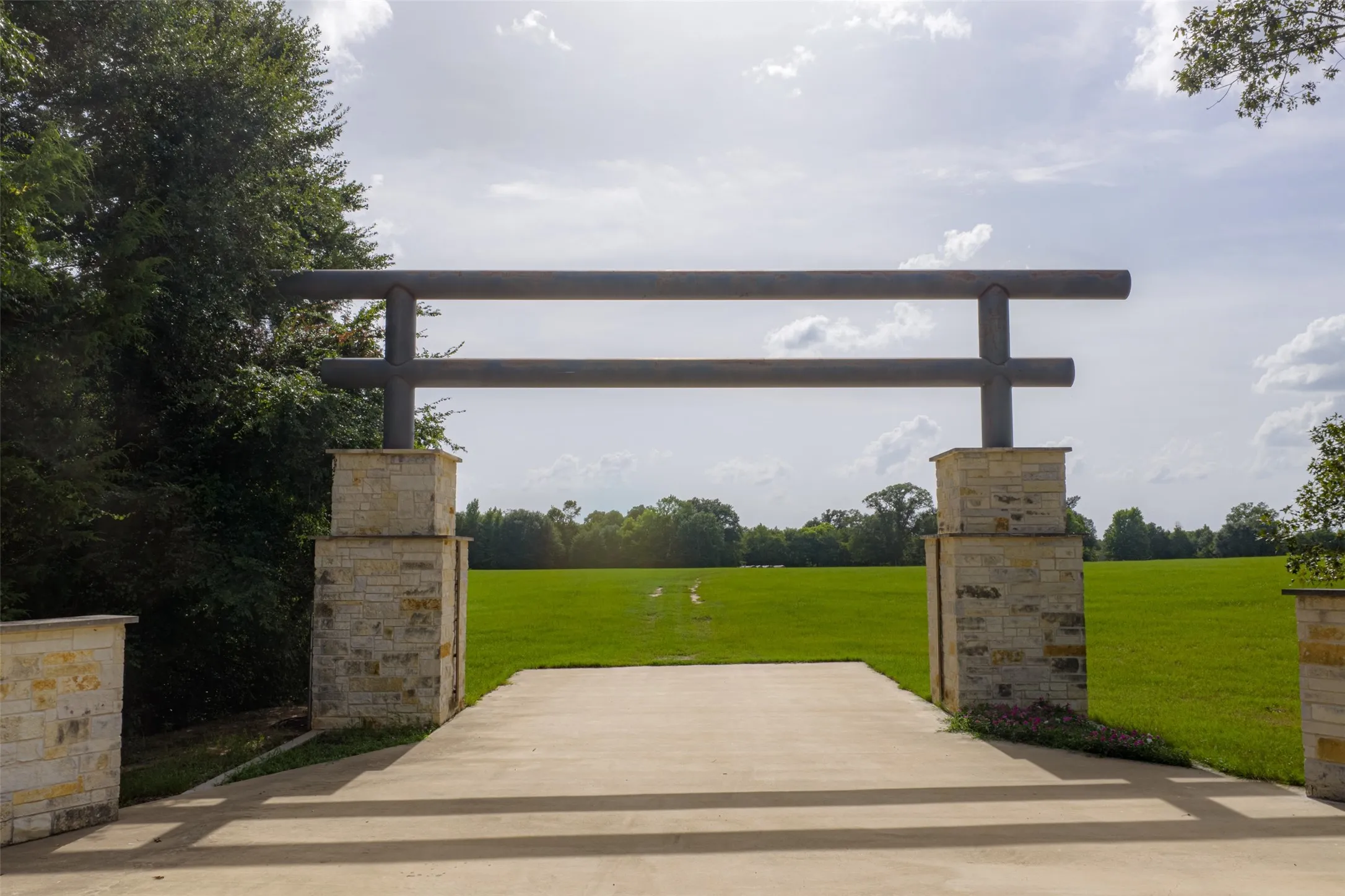 Farm For Sale in Henderson County , 13053 County Road 3806 3805, Murchison, Texas 75778, 6 Bedrooms, 5 Bathrooms, 3 Garage spaces, 3,482 Sqft, built in 1984, Price $2,325,000, mls#21336528, Real Estate Agent in Murchison, Homes For Sale in Henderson county, Homes For Sale in Murchison, Realtor in Murchison Texas, Real Estate Brokerage Independent Realty Texas, Luminita Cordes Realtor
