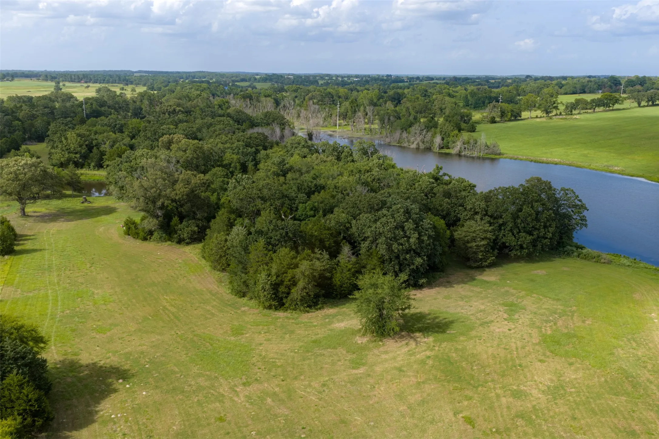 Farm For Sale in Henderson County , 13053 County Road 3806 3805, Murchison, Texas 75778, 6 Bedrooms, 5 Bathrooms, 3 Garage spaces, 3,482 Sqft, built in 1984, Price $2,325,000, mls#21336528, Real Estate Agent in Murchison, Homes For Sale in Henderson county, Homes For Sale in Murchison, Realtor in Murchison Texas, Real Estate Brokerage Independent Realty Texas, Luminita Cordes Realtor