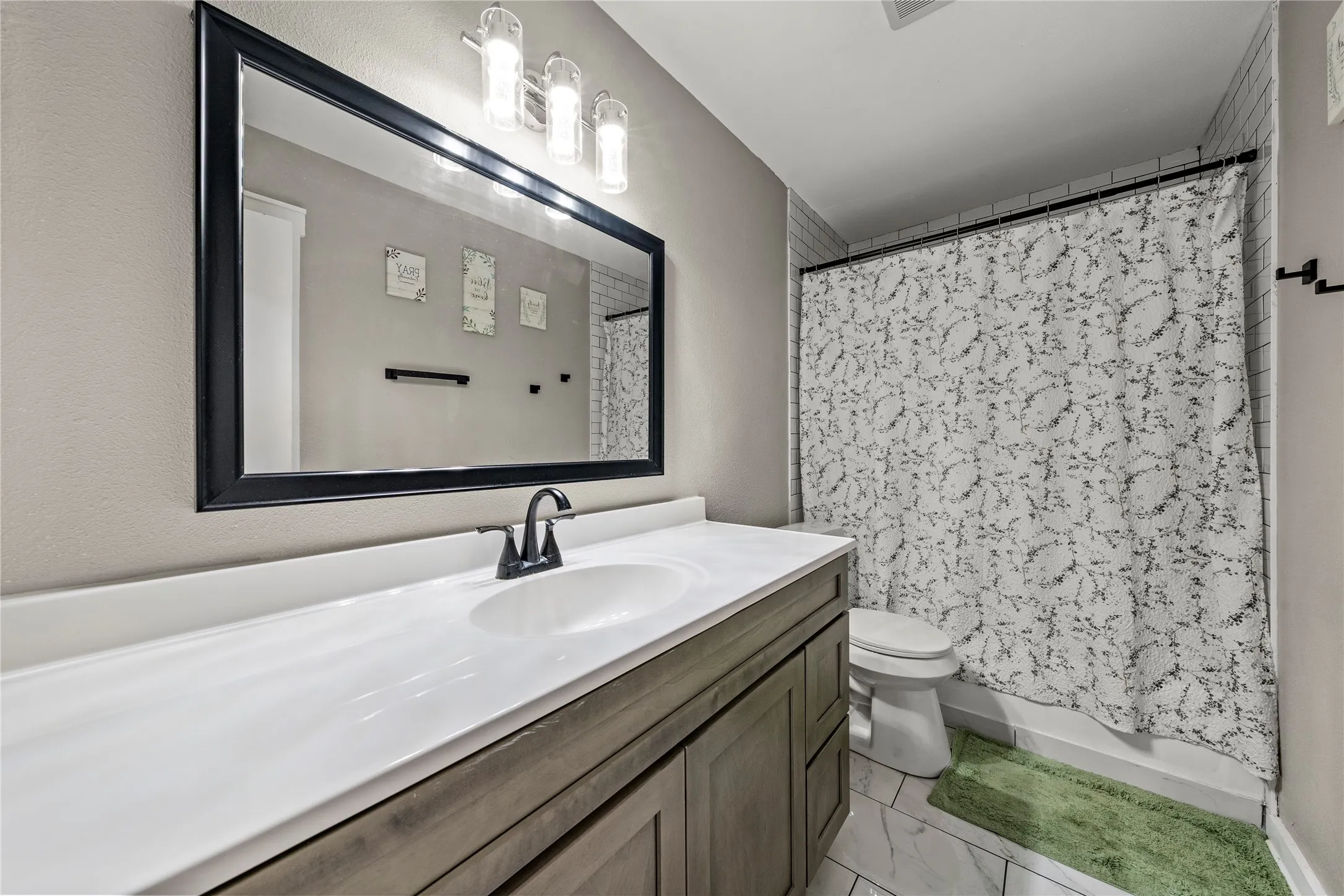 Duplex For Sale in Mc Lennan County , 208-212 Queen Drive, Hewitt, Texas 76643, 4 Bedroom, 4 Bathroom, Garage spaces, 0 Sqft, built in 1973, mls#21336022, Real Estate Agent in Hewitt, Homes For Sale in Mc Lennan county, Homes For Sale in Hewitt, Realtor in Hewitt Texas, Real Estate Brokerage Independent Realty Texas, Luminita Cordes Realtor
