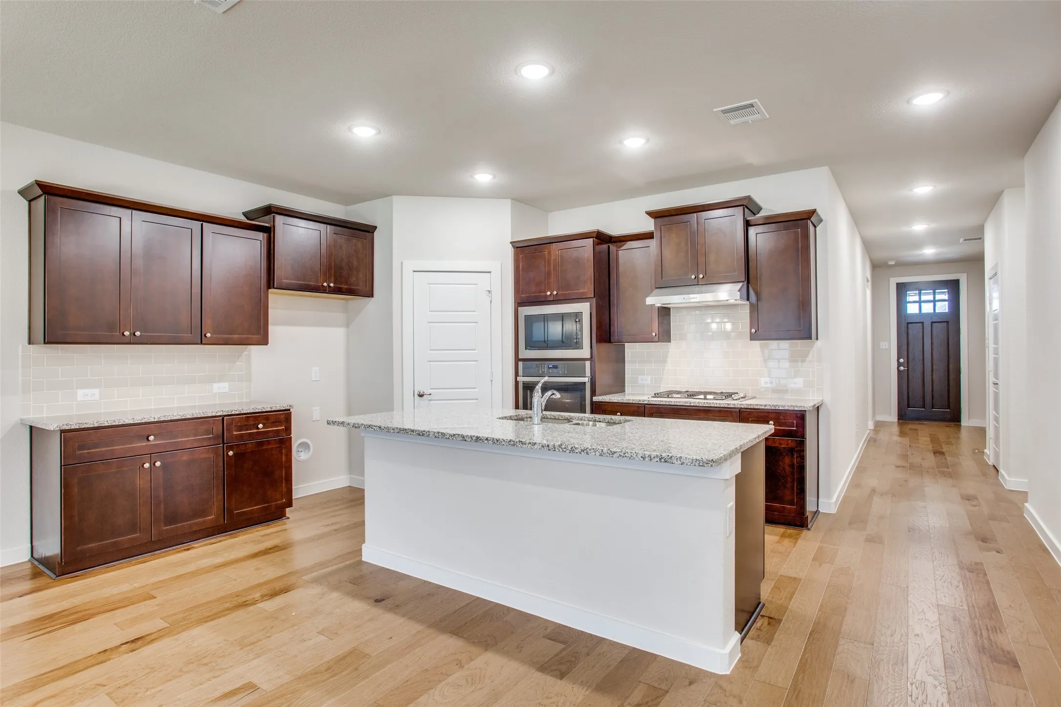 Gorgeous kitchen with breakfast bar