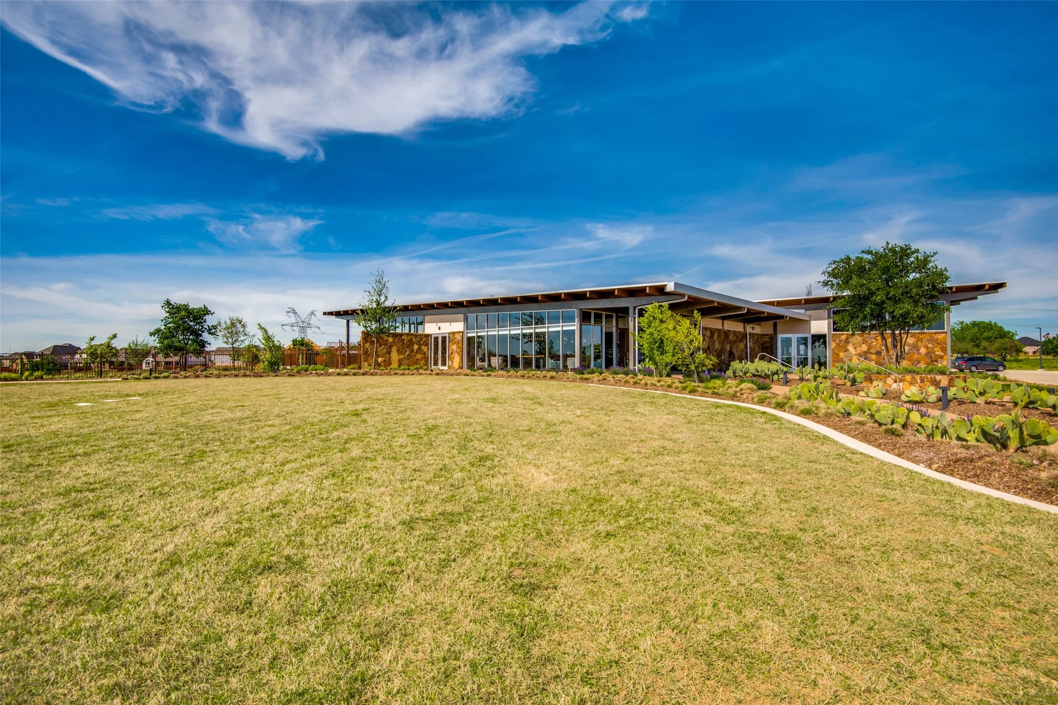 Canyon Falls community features