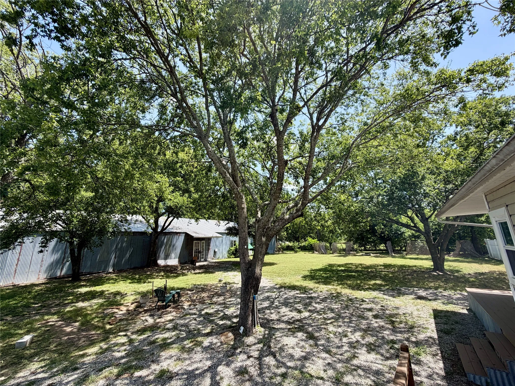 Single Family Residence For Sale in Fannin County , 100 E Austin Street, Leonard, Texas 75452, 2 Bedroom, 2 Bathroom, Garage spaces, 1,262 Sqft, built in 2001, mls#21335649, Real Estate Agent in Leonard, Homes For Sale in Fannin county, Homes For Sale in Leonard, Realtor in Leonard Texas, Real Estate Brokerage Independent Realty Texas, Luminita Cordes Realtor