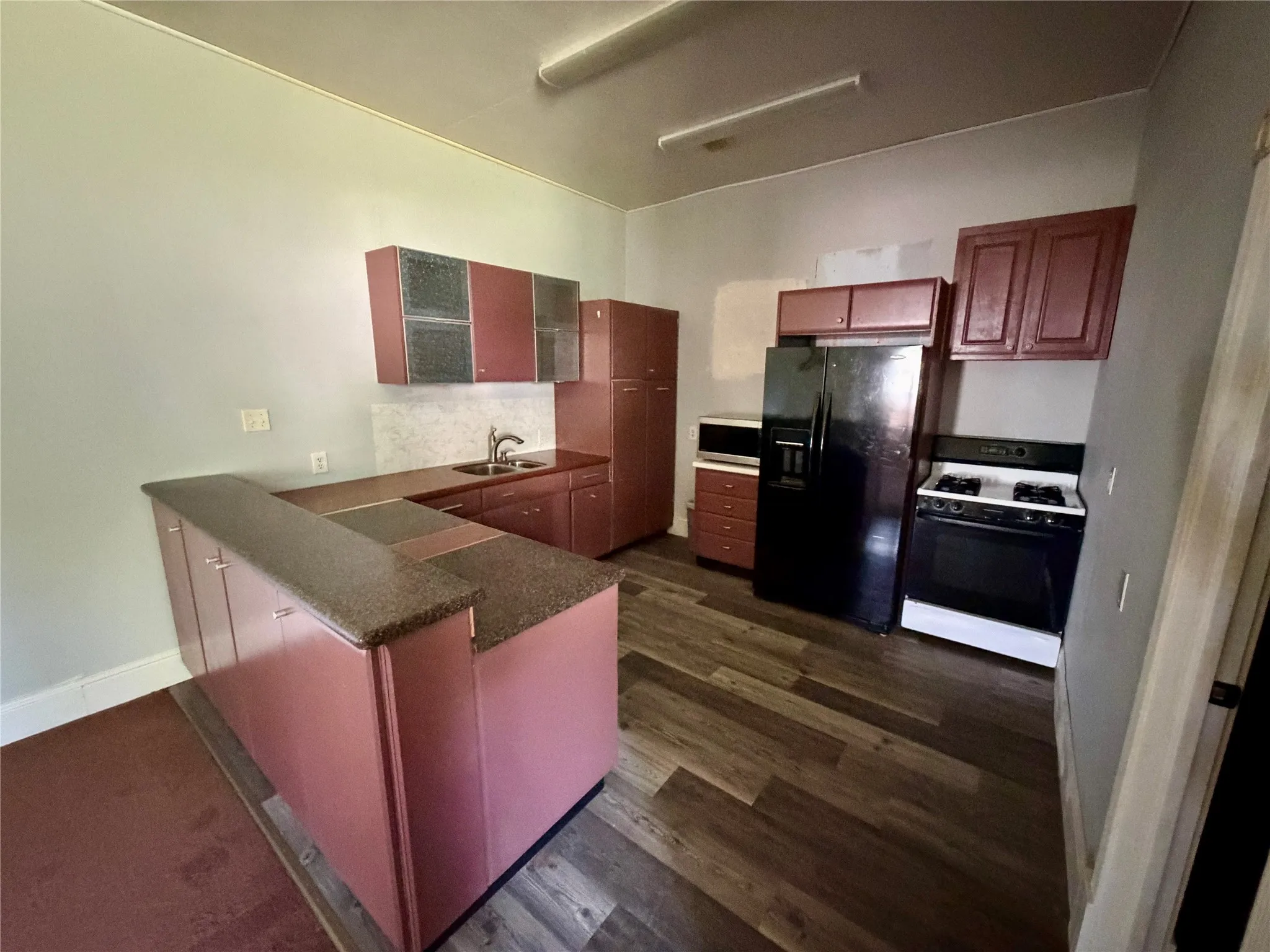 Single Family Residence For Sale in Fannin County , 100 E Austin Street, Leonard, Texas 75452, 2 Bedroom, 2 Bathroom, Garage spaces, 1,262 Sqft, built in 2001, mls#21335649, Real Estate Agent in Leonard, Homes For Sale in Fannin county, Homes For Sale in Leonard, Realtor in Leonard Texas, Real Estate Brokerage Independent Realty Texas, Luminita Cordes Realtor