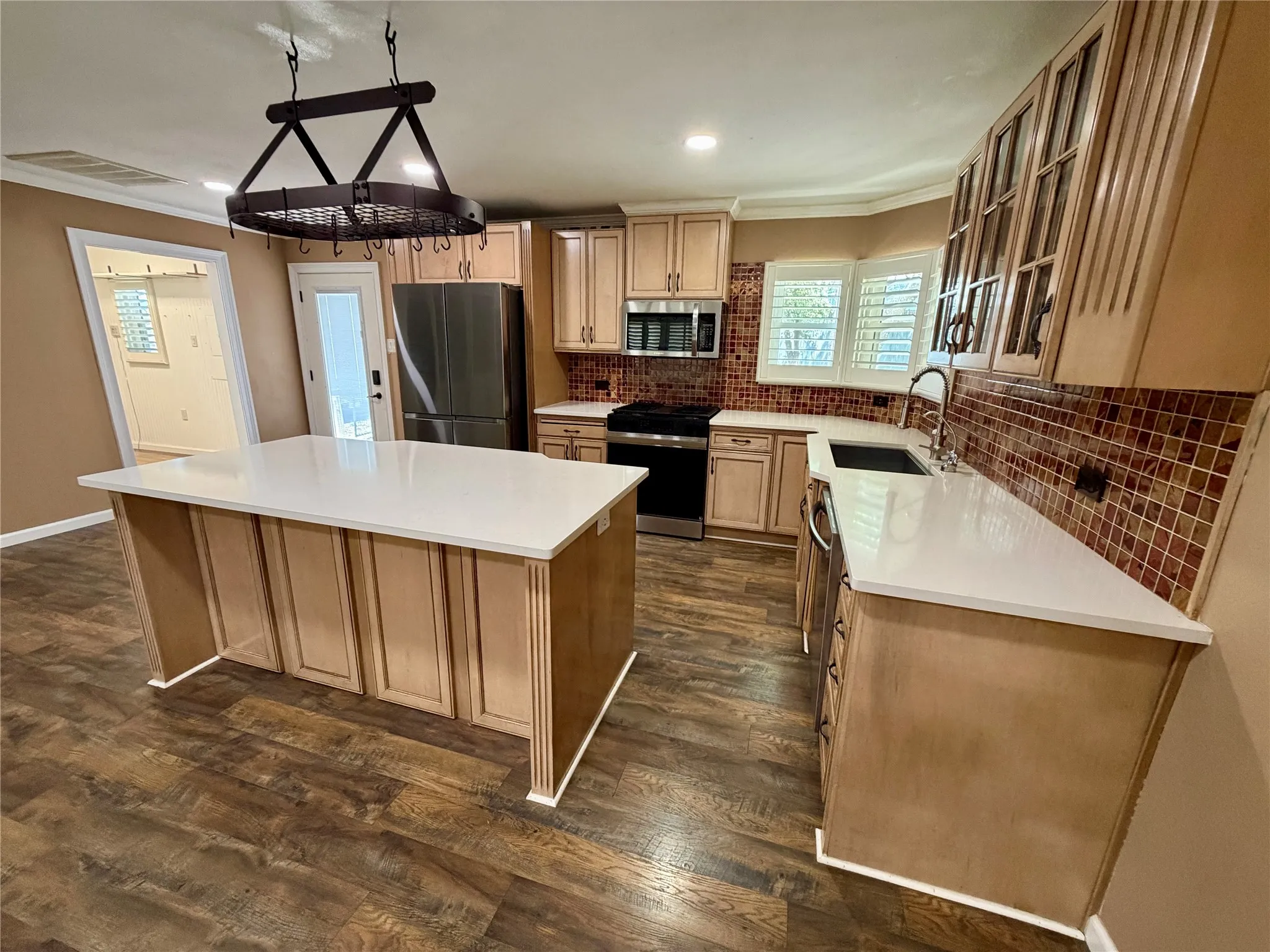 Single Family Residence For Sale in Fannin County , 100 E Austin Street, Leonard, Texas 75452, 2 Bedroom, 2 Bathroom, Garage spaces, 1,262 Sqft, built in 2001, mls#21335649, Real Estate Agent in Leonard, Homes For Sale in Fannin county, Homes For Sale in Leonard, Realtor in Leonard Texas, Real Estate Brokerage Independent Realty Texas, Luminita Cordes Realtor