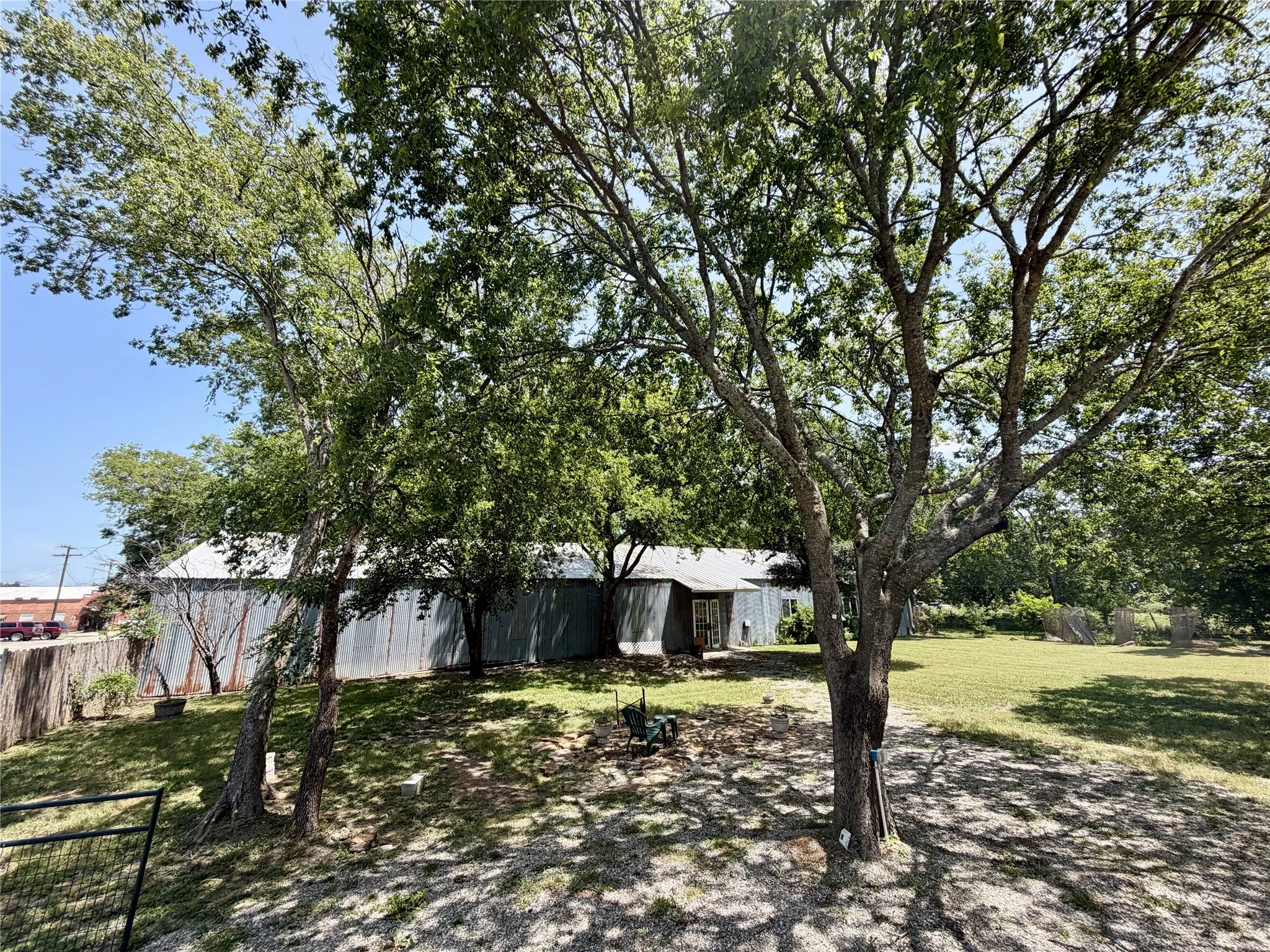Single Family Residence For Sale in Fannin County , 100 E Austin Street, Leonard, Texas 75452, 2 Bedroom, 2 Bathroom, Garage spaces, 1,262 Sqft, built in 2001, mls#21335649, Real Estate Agent in Leonard, Homes For Sale in Fannin county, Homes For Sale in Leonard, Realtor in Leonard Texas, Real Estate Brokerage Independent Realty Texas, Luminita Cordes Realtor