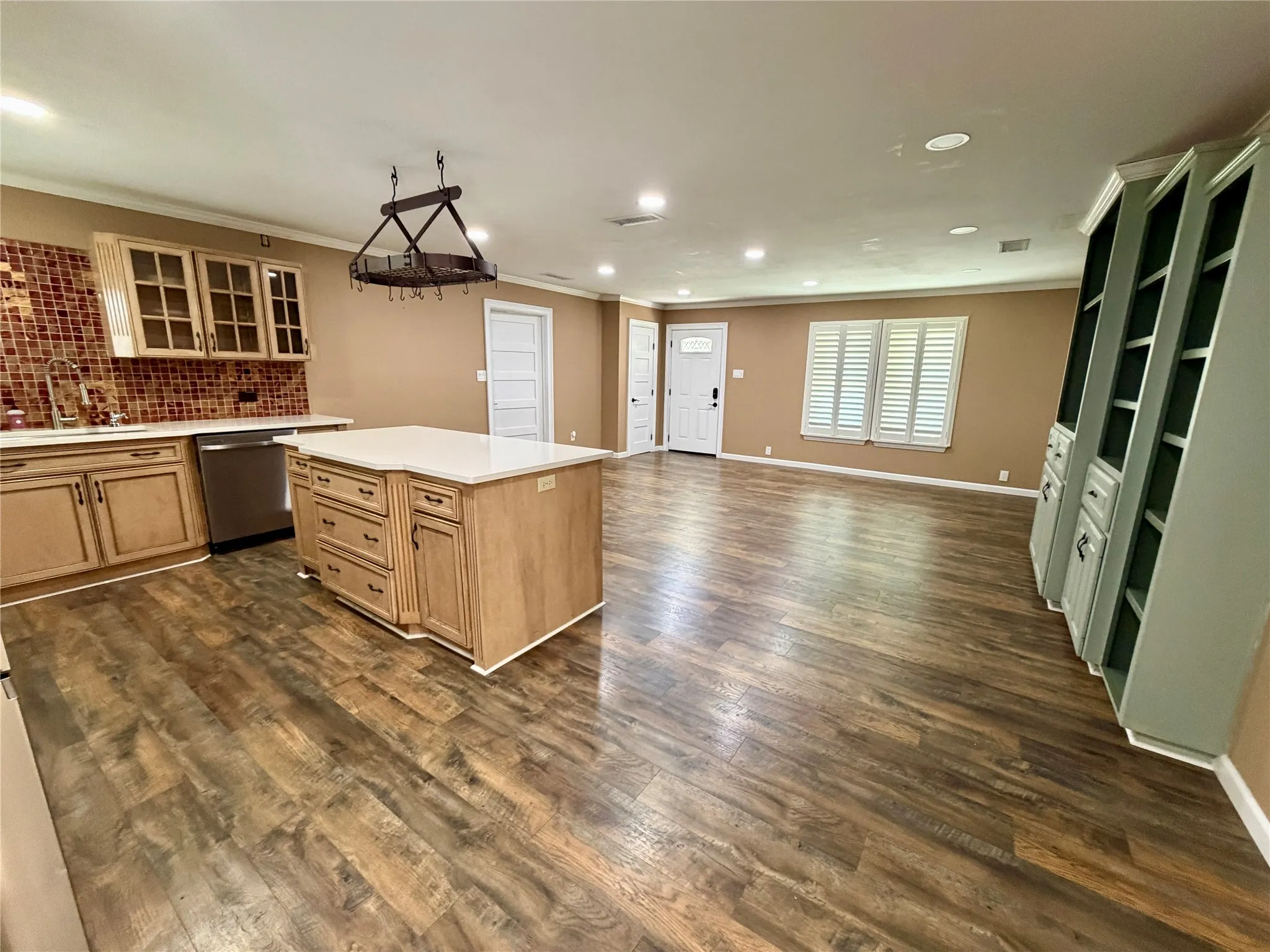 Single Family Residence For Sale in Fannin County , 100 E Austin Street, Leonard, Texas 75452, 2 Bedroom, 2 Bathroom, Garage spaces, 1,262 Sqft, built in 2001, mls#21335649, Real Estate Agent in Leonard, Homes For Sale in Fannin county, Homes For Sale in Leonard, Realtor in Leonard Texas, Real Estate Brokerage Independent Realty Texas, Luminita Cordes Realtor