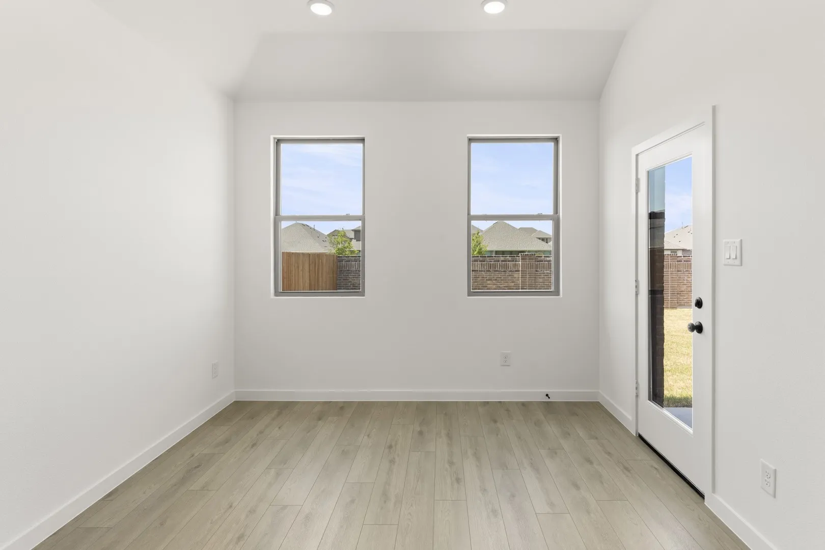 16. 4313 Bellflower - Dining