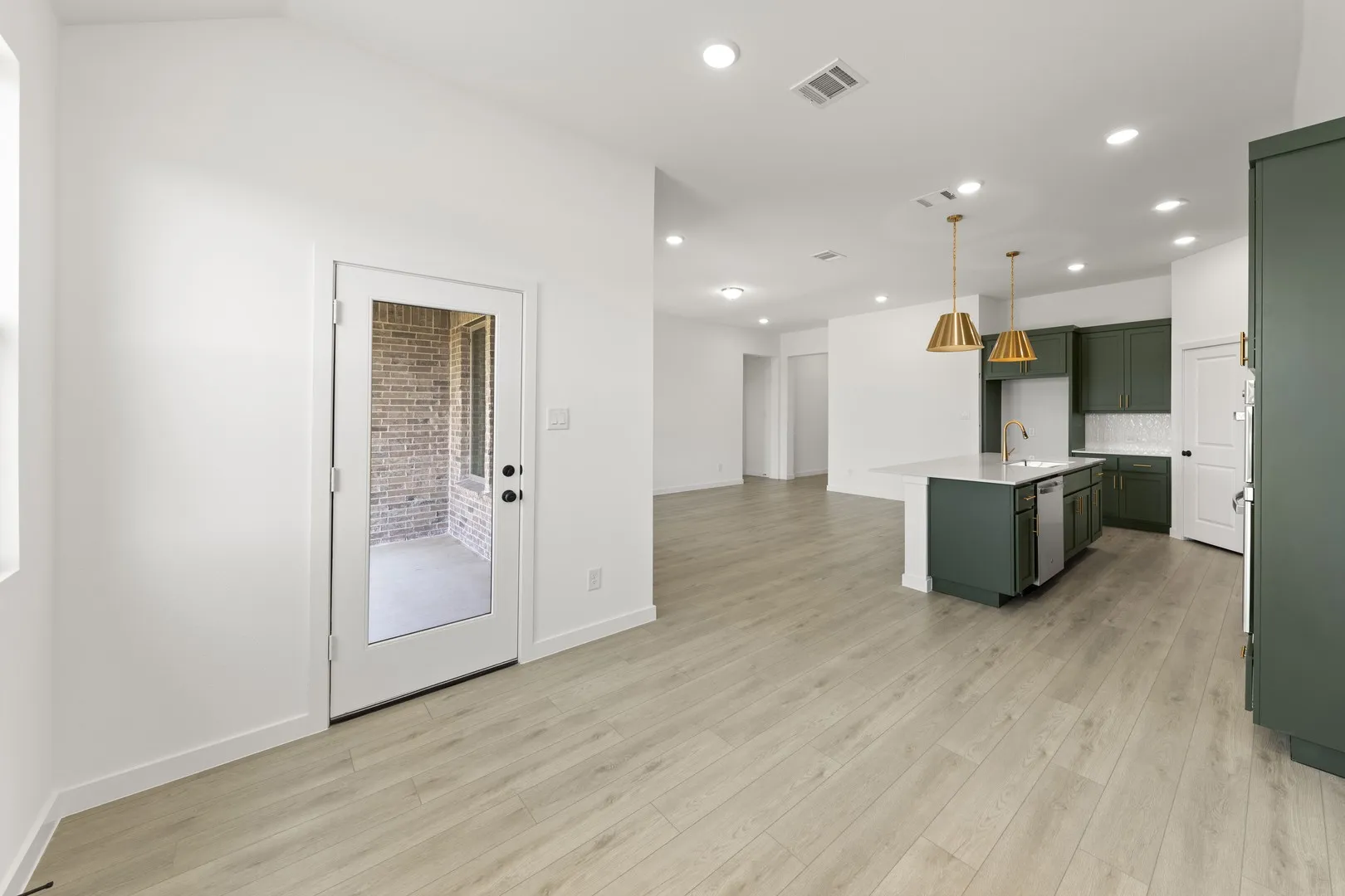 17. 4313 Bellflower - Dining (2)