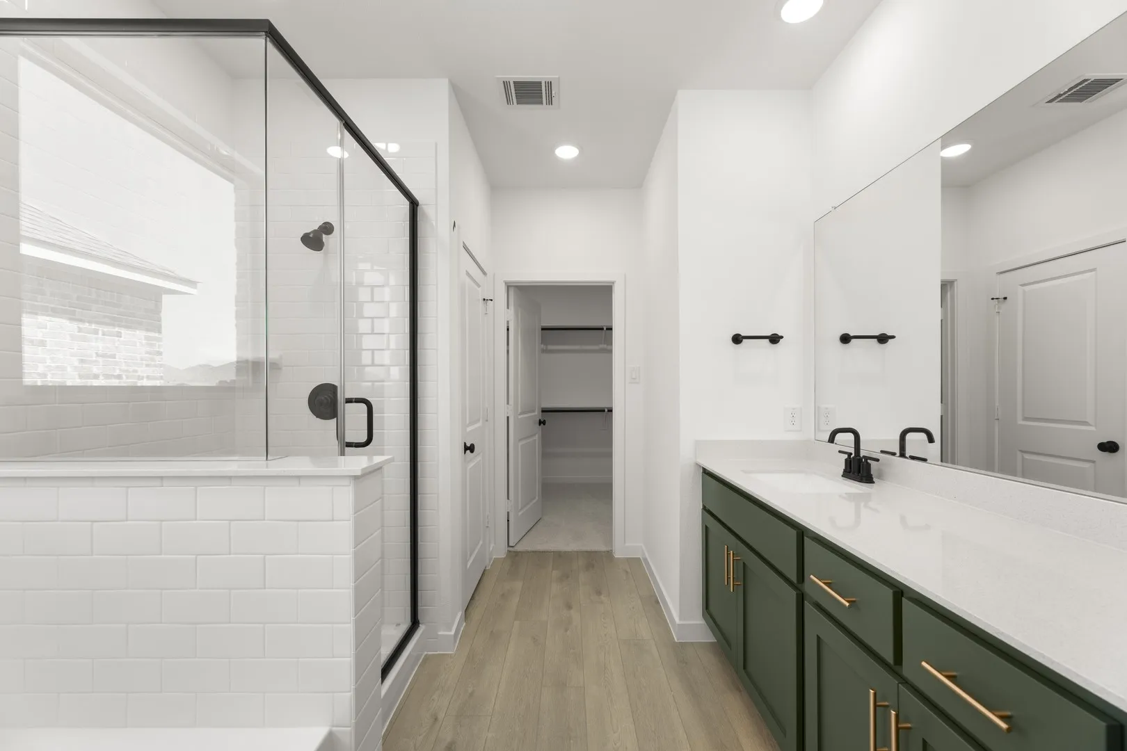 20. 4313 Bellflower - Bath (2)