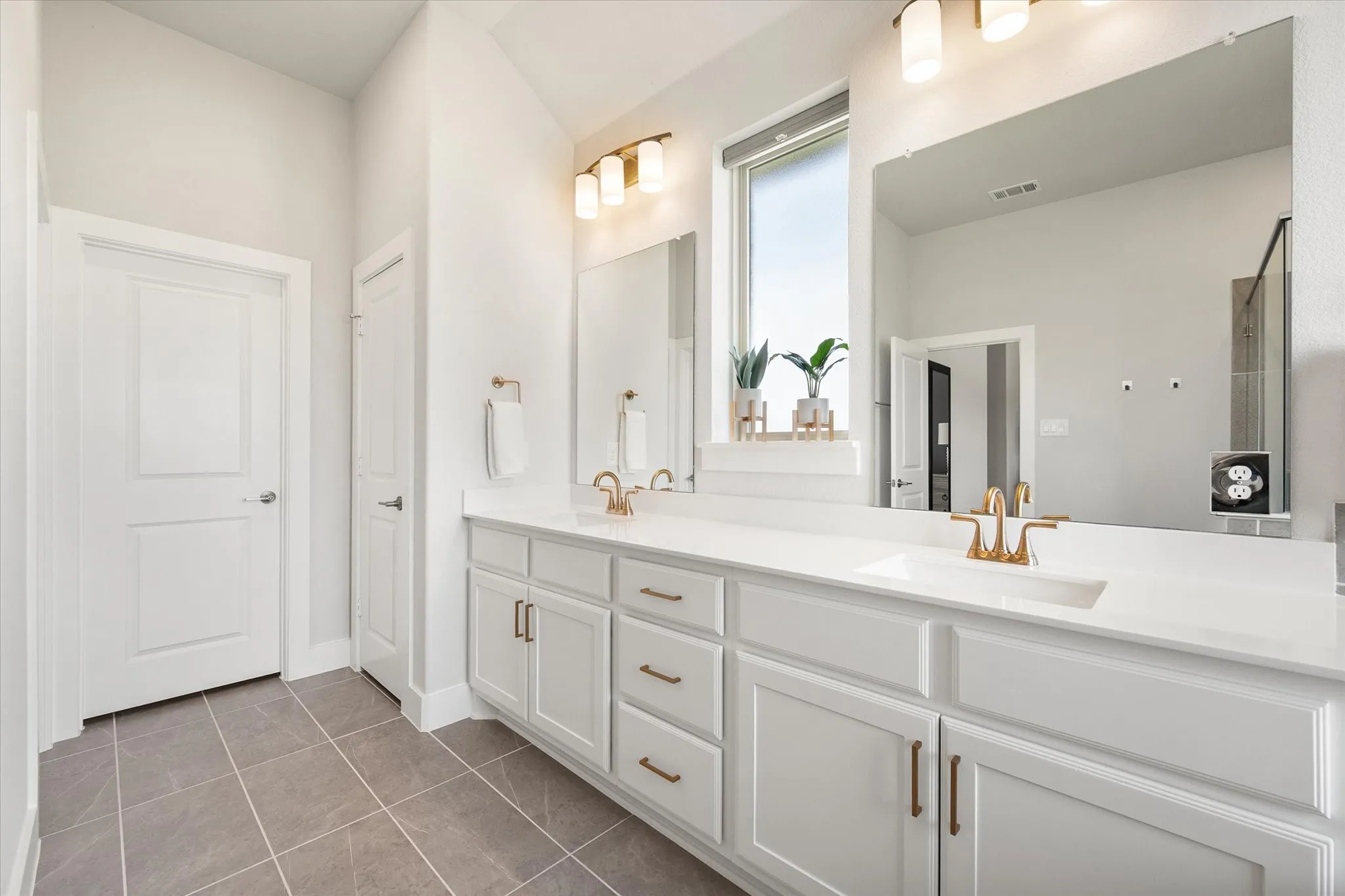 Single Family Residence For Sale in Ellis County , 4550 Night Hawk Trail, Waxahachie, Texas 75165, 4 Bedroom, 3 Bathroom, 2 Garage spaces, 2,768 Sqft, built in 2025, mls#21336084, Real Estate Agent in Waxahachie, Homes For Sale in Ellis county, Homes For Sale in Waxahachie, Realtor in Waxahachie Texas, Real Estate Brokerage Independent Realty Texas, Luminita Cordes Realtor