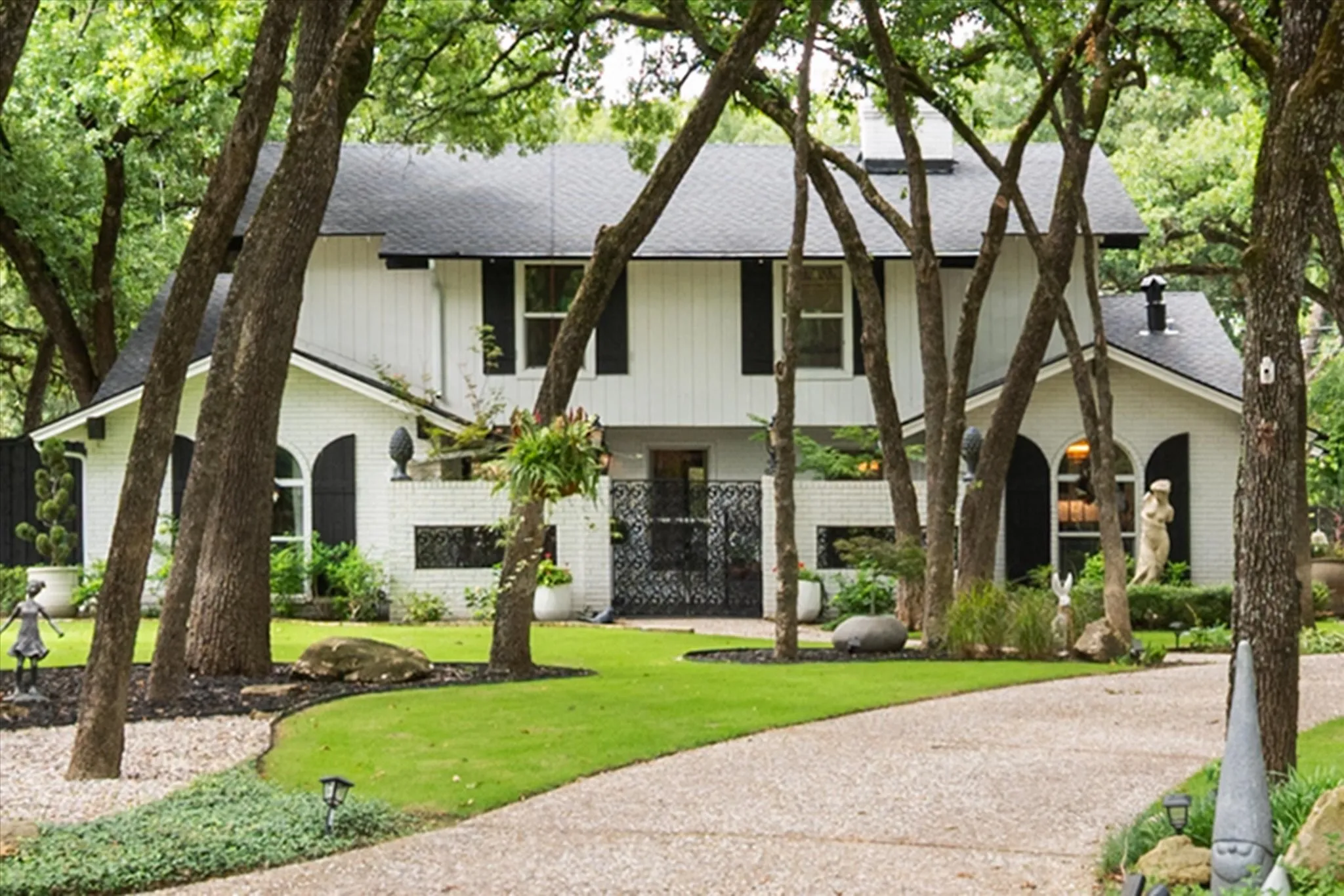 Single Family Residence For Sale in Navarro County , 2202 Highland Circle, Corsicana, Texas 75110, 3 Bedroom, 4 Bathroom, Garage spaces, 3,223 Sqft, built in 1963, mls#21336330, Real Estate Agent in Corsicana, Homes For Sale in Navarro county, Homes For Sale in Corsicana, Realtor in Corsicana Texas, Real Estate Brokerage Independent Realty Texas, Luminita Cordes Realtor