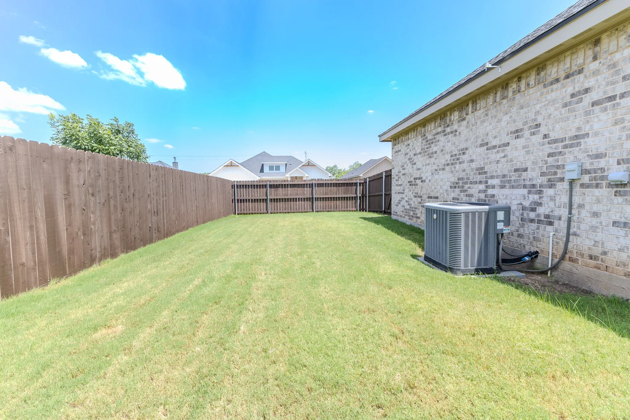 Single Family Residence For Sale in Taylor County , 374 Brazos Drive, Abilene, Texas 79602, 4 Bedroom, 2 Bathroom, 2 Garage spaces, 1,971 Sqft, built in 2017, mls#21336563, Real Estate Agent in Abilene, Homes For Sale in Taylor county, Homes For Sale in Abilene, Realtor in Abilene Texas, Real Estate Brokerage Independent Realty Texas, Luminita Cordes Realtor