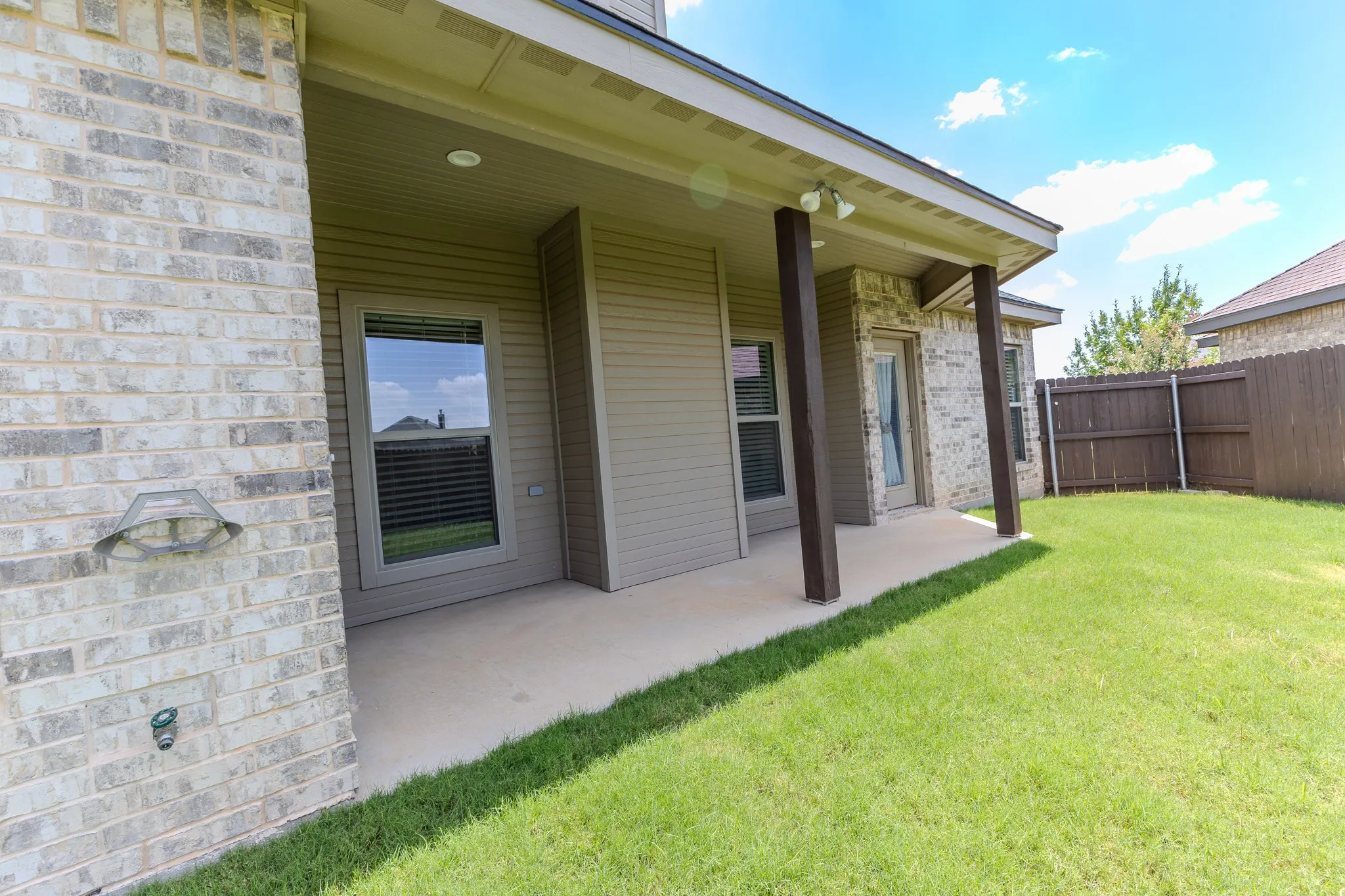 Single Family Residence For Sale in Taylor County , 374 Brazos Drive, Abilene, Texas 79602, 4 Bedroom, 2 Bathroom, 2 Garage spaces, 1,971 Sqft, built in 2017, mls#21336563, Real Estate Agent in Abilene, Homes For Sale in Taylor county, Homes For Sale in Abilene, Realtor in Abilene Texas, Real Estate Brokerage Independent Realty Texas, Luminita Cordes Realtor