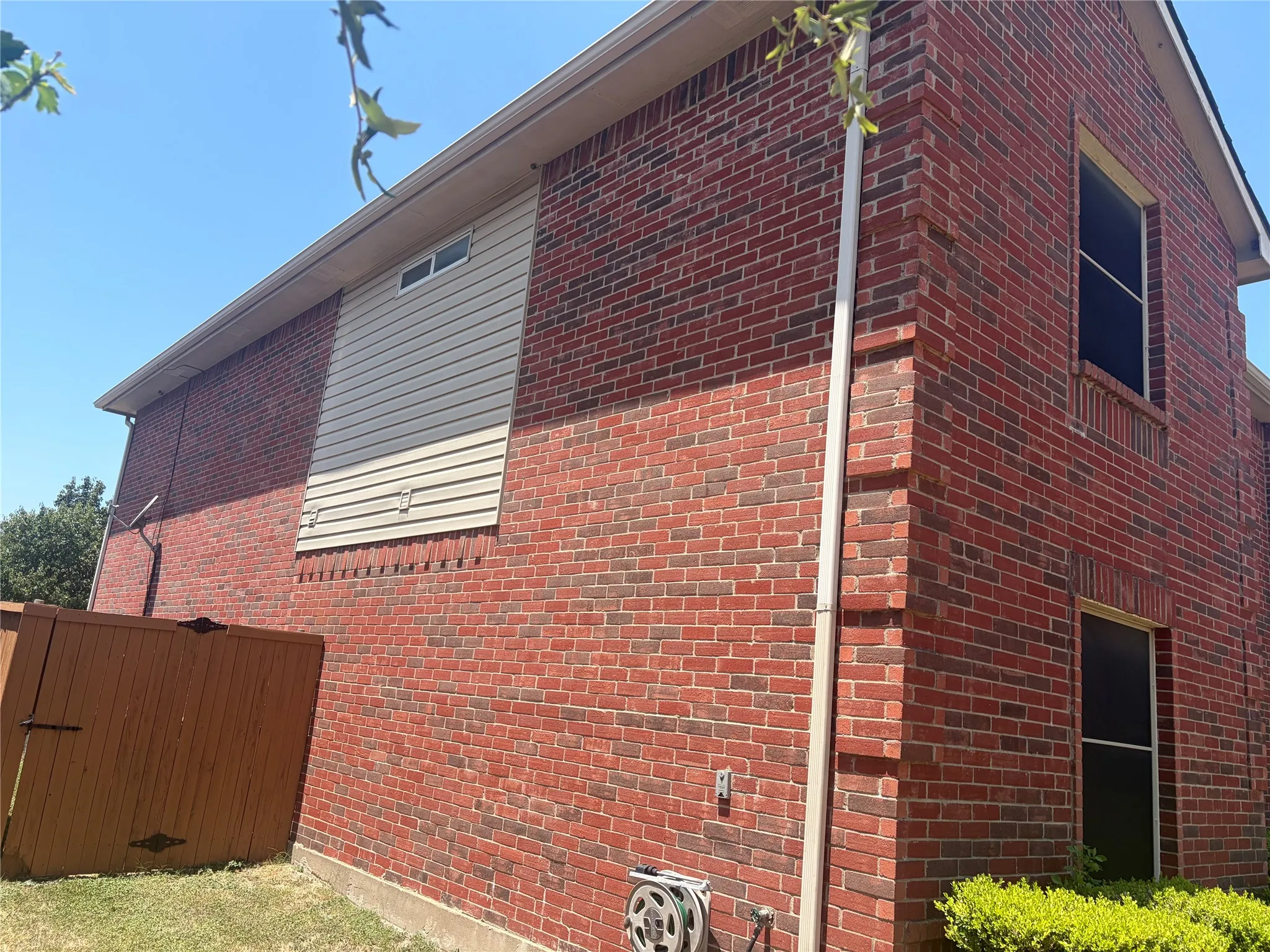 Single Family Residence For Sale in Dallas County , 1229 Longleaf Drive, Cedar Hill, Texas 75104, 5 Bedroom, 3 Bathroom, 2 Garage spaces, 3,648 Sqft, built in 2002, mls#21336575, Real Estate Agent in Cedar Hill, Homes For Sale in Dallas county, Homes For Sale in Cedar Hill, Realtor in Cedar Hill Texas, Real Estate Brokerage Independent Realty Texas, Luminita Cordes Realtor