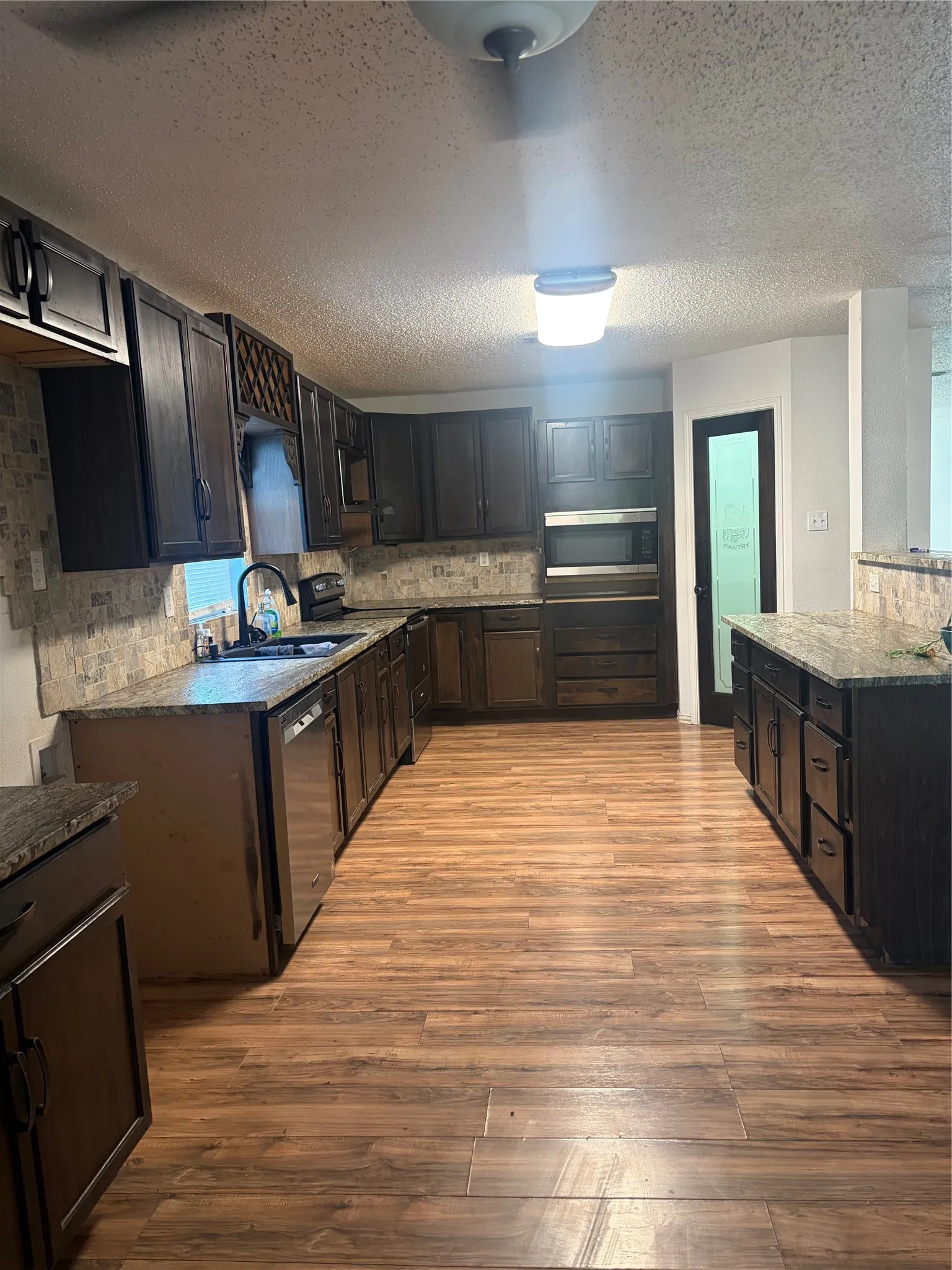 Single Family Residence For Sale in Dallas County , 1229 Longleaf Drive, Cedar Hill, Texas 75104, 5 Bedroom, 3 Bathroom, 2 Garage spaces, 3,648 Sqft, built in 2002, mls#21336575, Real Estate Agent in Cedar Hill, Homes For Sale in Dallas county, Homes For Sale in Cedar Hill, Realtor in Cedar Hill Texas, Real Estate Brokerage Independent Realty Texas, Luminita Cordes Realtor