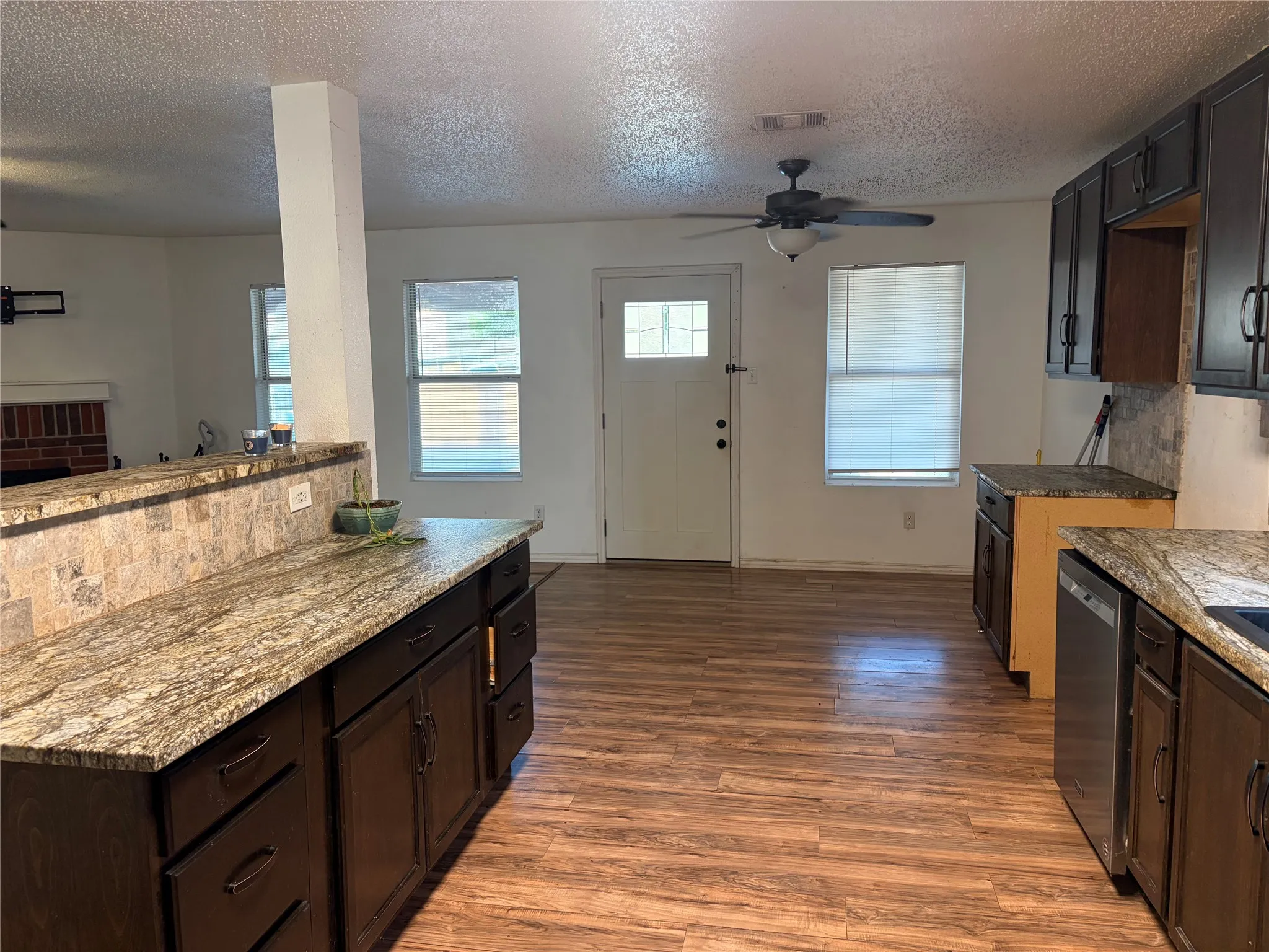 Single Family Residence For Sale in Dallas County , 1229 Longleaf Drive, Cedar Hill, Texas 75104, 5 Bedroom, 3 Bathroom, 2 Garage spaces, 3,648 Sqft, built in 2002, mls#21336575, Real Estate Agent in Cedar Hill, Homes For Sale in Dallas county, Homes For Sale in Cedar Hill, Realtor in Cedar Hill Texas, Real Estate Brokerage Independent Realty Texas, Luminita Cordes Realtor