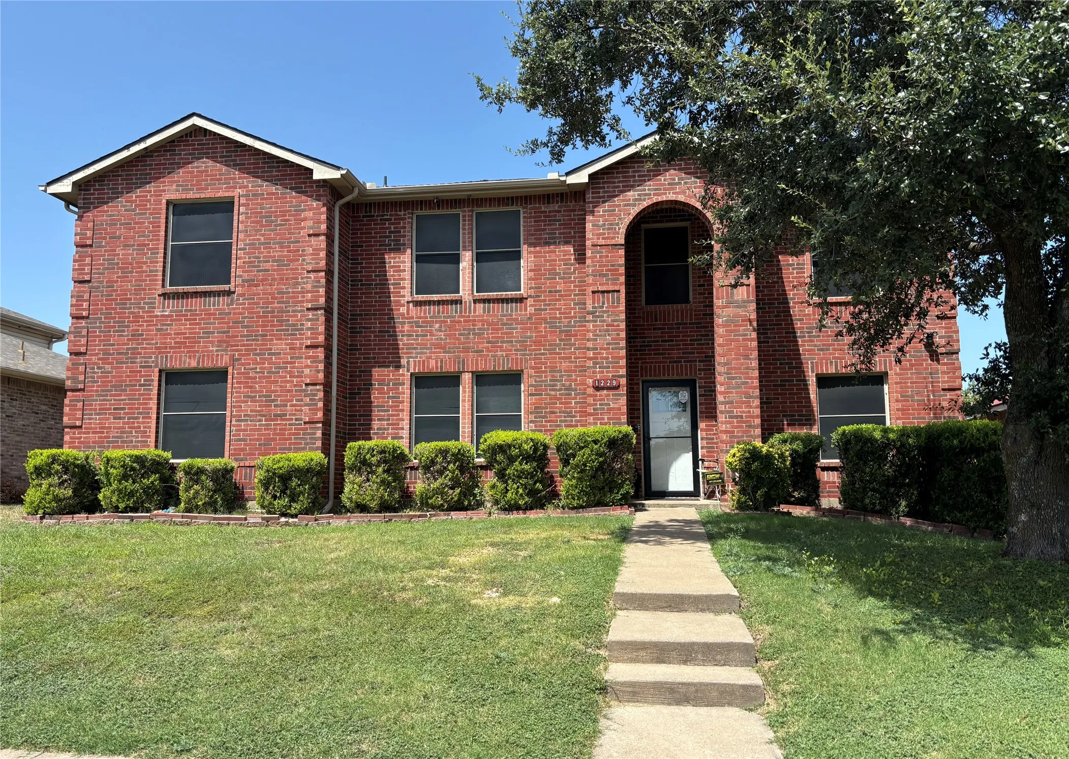 Single Family Residence For Sale in Dallas County , 1229 Longleaf Drive, Cedar Hill, Texas 75104, 5 Bedroom, 3 Bathroom, 2 Garage spaces, 3,648 Sqft, built in 2002, mls#21336575, Real Estate Agent in Cedar Hill, Homes For Sale in Dallas county, Homes For Sale in Cedar Hill, Realtor in Cedar Hill Texas, Real Estate Brokerage Independent Realty Texas, Luminita Cordes Realtor