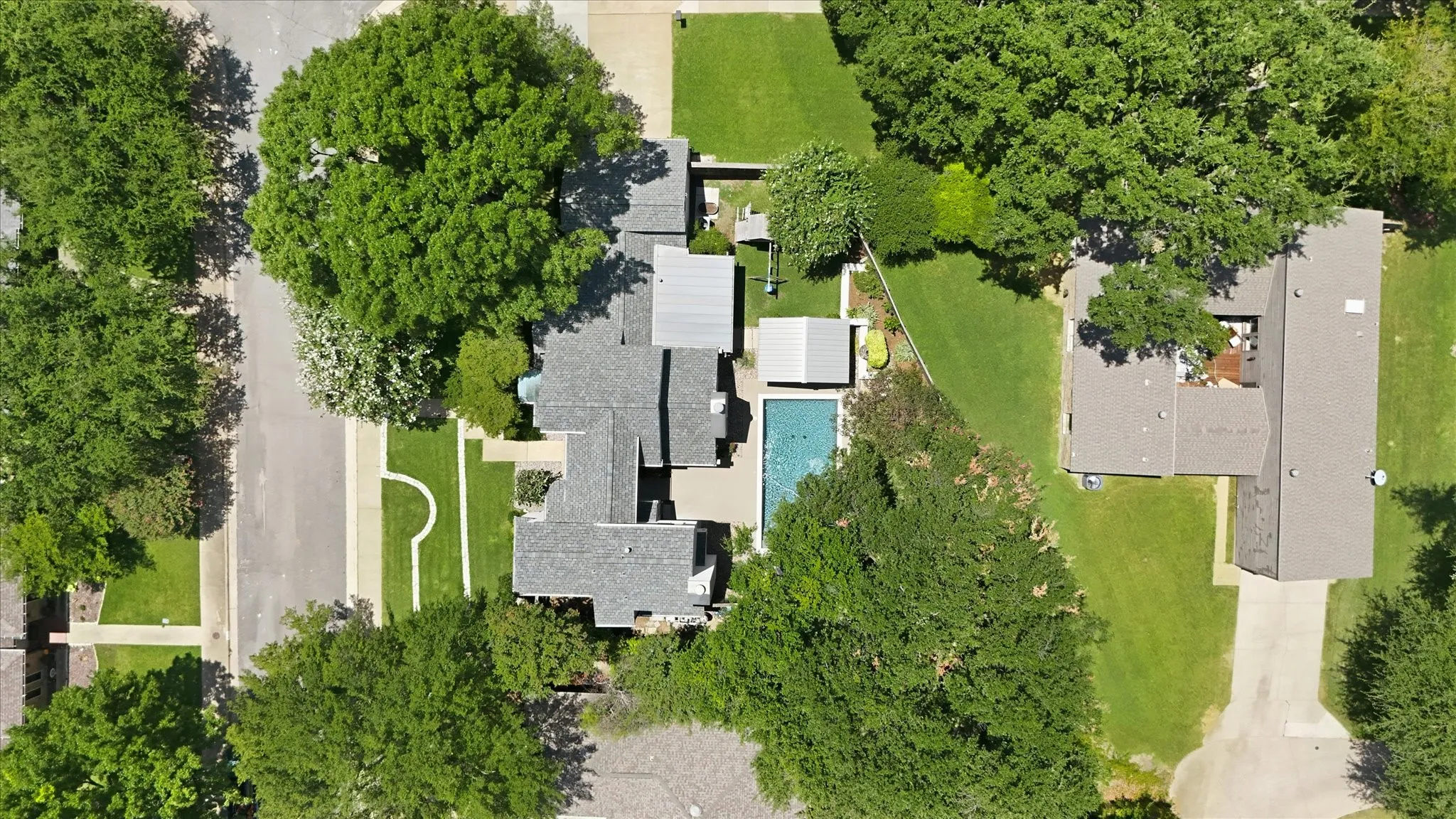 Single Family Residence For Sale in Dallas County , 9105 Kingsley Creek Circle, Dallas, Texas 75231, 4 Bedroom, 3 Bathroom, 2 Garage spaces, 2,520 Sqft, built in 1979, mls#21336202, Real Estate Agent in Dallas, Homes For Sale in Dallas county, Homes For Sale in Dallas, Realtor in Dallas Texas, Real Estate Brokerage Independent Realty Texas, Luminita Cordes Realtor