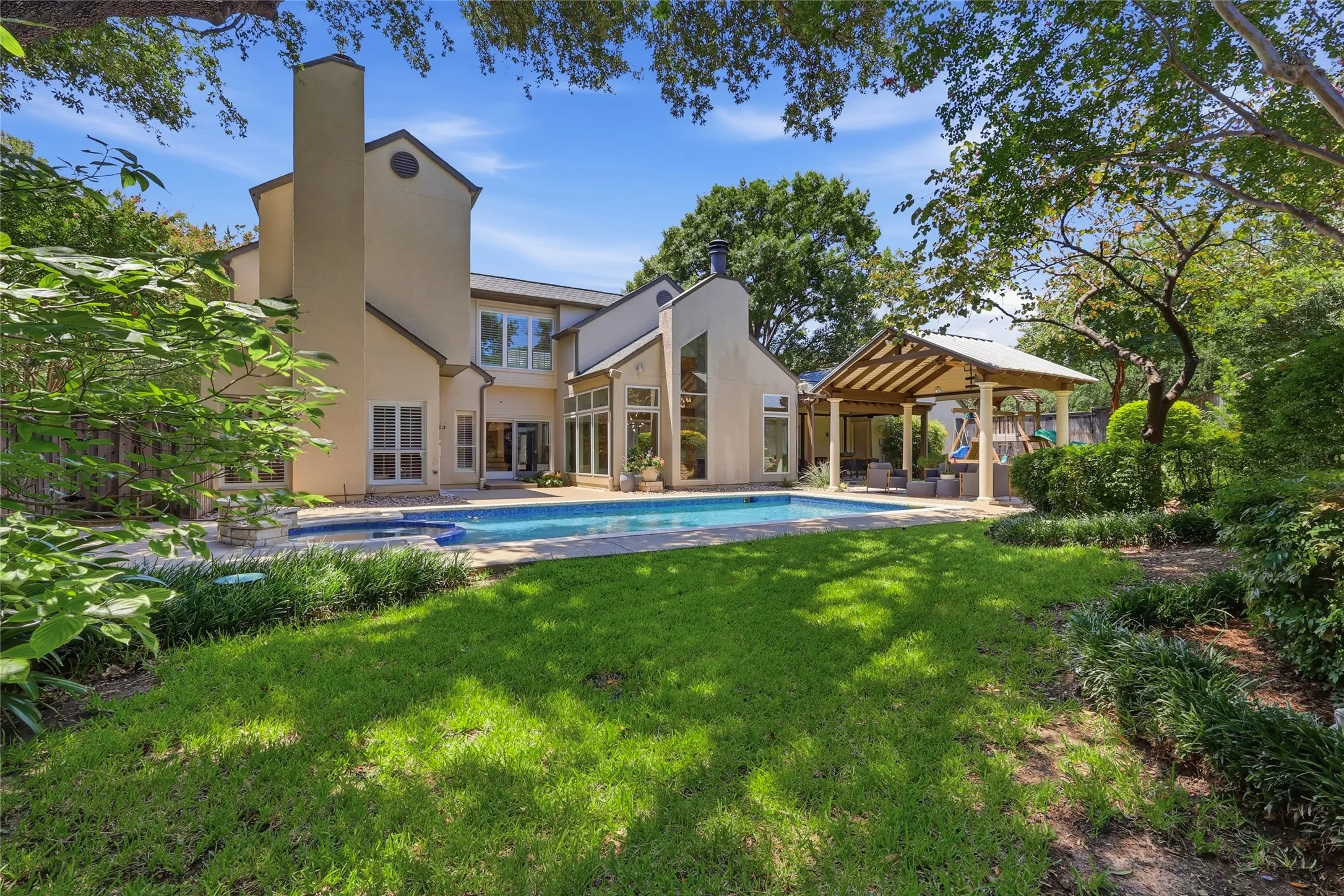 Single Family Residence For Sale in Dallas County , 9105 Kingsley Creek Circle, Dallas, Texas 75231, 4 Bedroom, 3 Bathroom, 2 Garage spaces, 2,520 Sqft, built in 1979, mls#21336202, Real Estate Agent in Dallas, Homes For Sale in Dallas county, Homes For Sale in Dallas, Realtor in Dallas Texas, Real Estate Brokerage Independent Realty Texas, Luminita Cordes Realtor