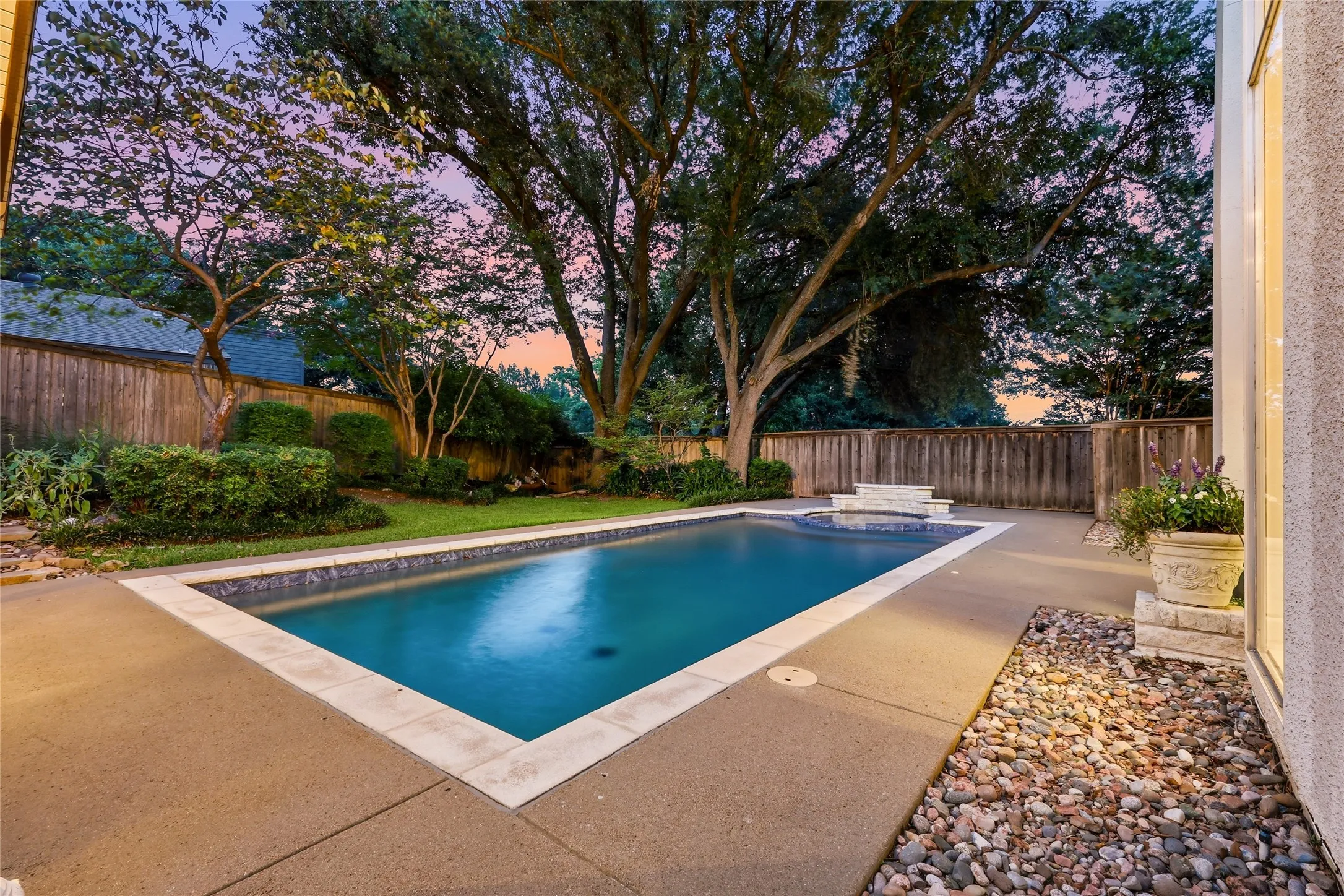 Single Family Residence For Sale in Dallas County , 9105 Kingsley Creek Circle, Dallas, Texas 75231, 4 Bedroom, 3 Bathroom, 2 Garage spaces, 2,520 Sqft, built in 1979, mls#21336202, Real Estate Agent in Dallas, Homes For Sale in Dallas county, Homes For Sale in Dallas, Realtor in Dallas Texas, Real Estate Brokerage Independent Realty Texas, Luminita Cordes Realtor