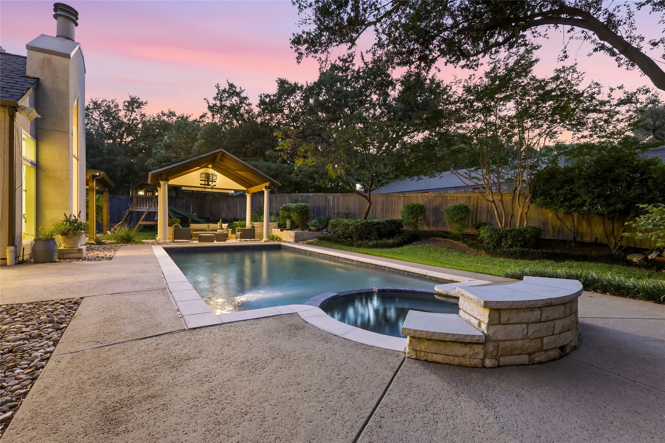 Single Family Residence For Sale in Dallas County , 9105 Kingsley Creek Circle, Dallas, Texas 75231, 4 Bedroom, 3 Bathroom, 2 Garage spaces, 2,520 Sqft, built in 1979, mls#21336202, Real Estate Agent in Dallas, Homes For Sale in Dallas county, Homes For Sale in Dallas, Realtor in Dallas Texas, Real Estate Brokerage Independent Realty Texas, Luminita Cordes Realtor