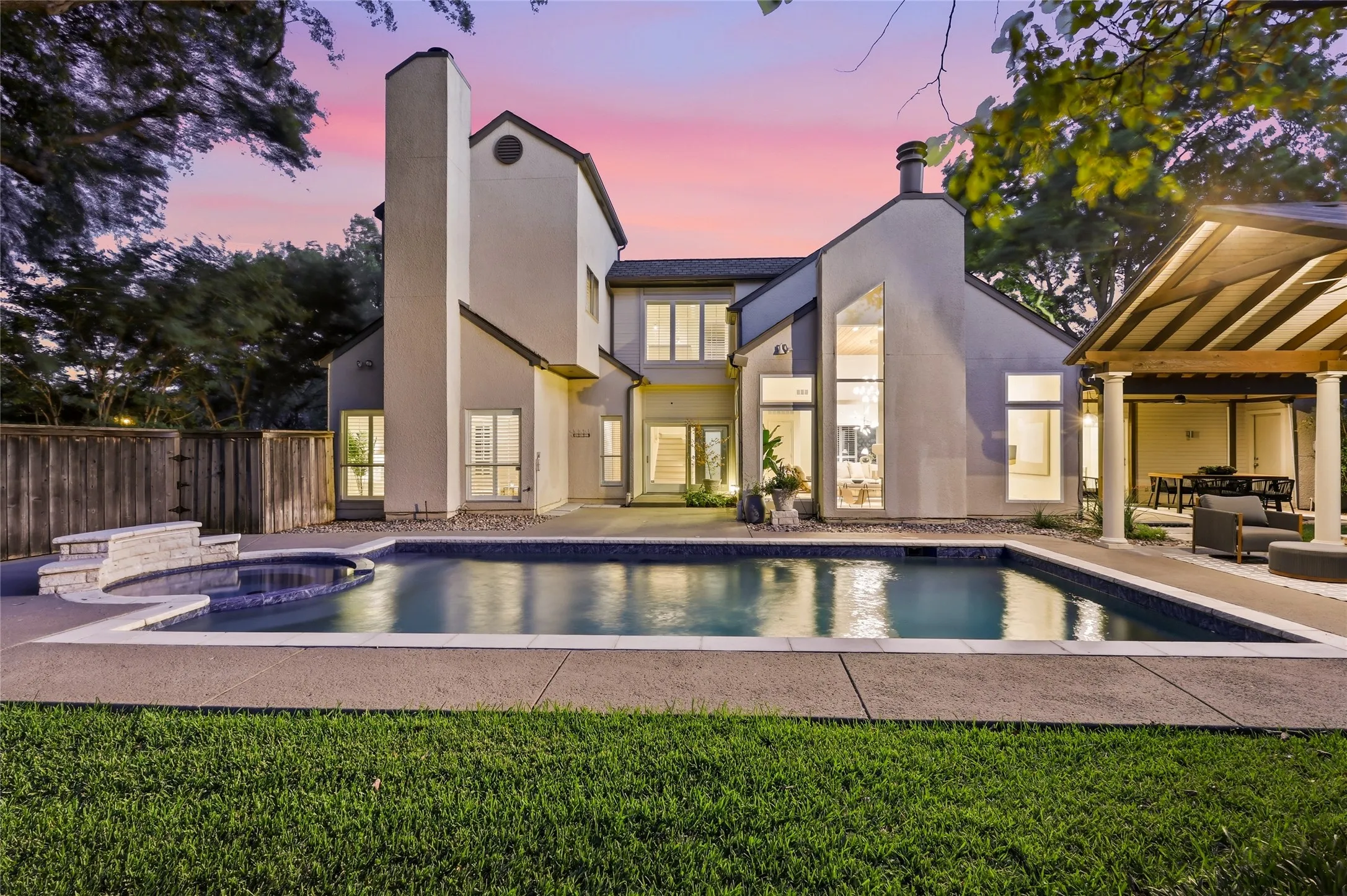 Single Family Residence For Sale in Dallas County , 9105 Kingsley Creek Circle, Dallas, Texas 75231, 4 Bedroom, 3 Bathroom, 2 Garage spaces, 2,520 Sqft, built in 1979, mls#21336202, Real Estate Agent in Dallas, Homes For Sale in Dallas county, Homes For Sale in Dallas, Realtor in Dallas Texas, Real Estate Brokerage Independent Realty Texas, Luminita Cordes Realtor