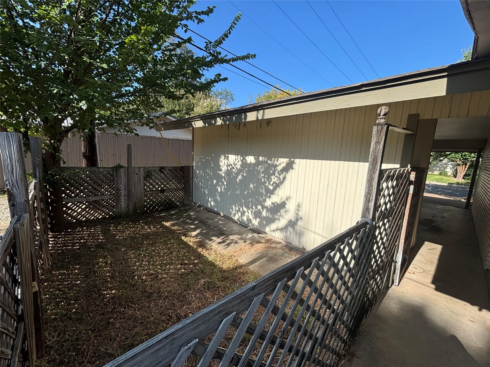 Duplex For Rent in Tarrant County , 603 Westview Avenue, Fort Worth, Texas 76107, 3 Bedroom, 2 Bathroom, Garage spaces, 1,425 Sqft, built in 1965, mls#21325379, Real Estate Agent in Fort Worth, Homes For Rent in Tarrant county, Homes For Rent in Fort Worth, Realtor in Fort Worth Texas, Real Estate Brokerage Independent Realty Texas, Luminita Cordes Realtor
